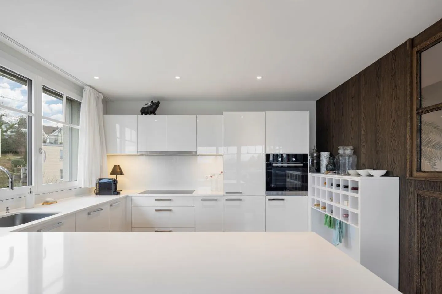 Grande appartement en penthouse avec terrasse sur le toit de 90 m2 dans le quartier Wesemlin - Photo 7 sur 20