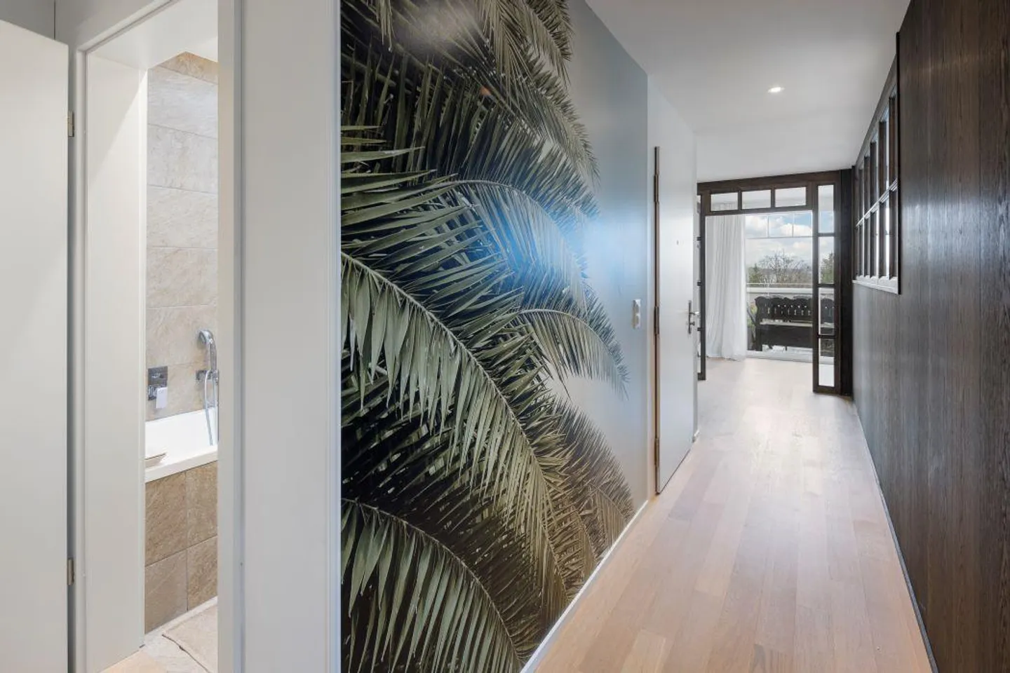 Grande appartement en penthouse avec terrasse sur le toit de 90 m2 dans le quartier Wesemlin - Photo 10 sur 20