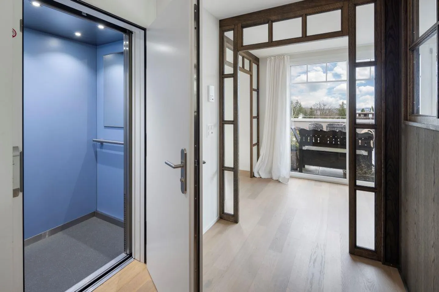 Grande appartement en penthouse avec terrasse sur le toit de 90 m2 dans le quartier Wesemlin - Photo 11 sur 20