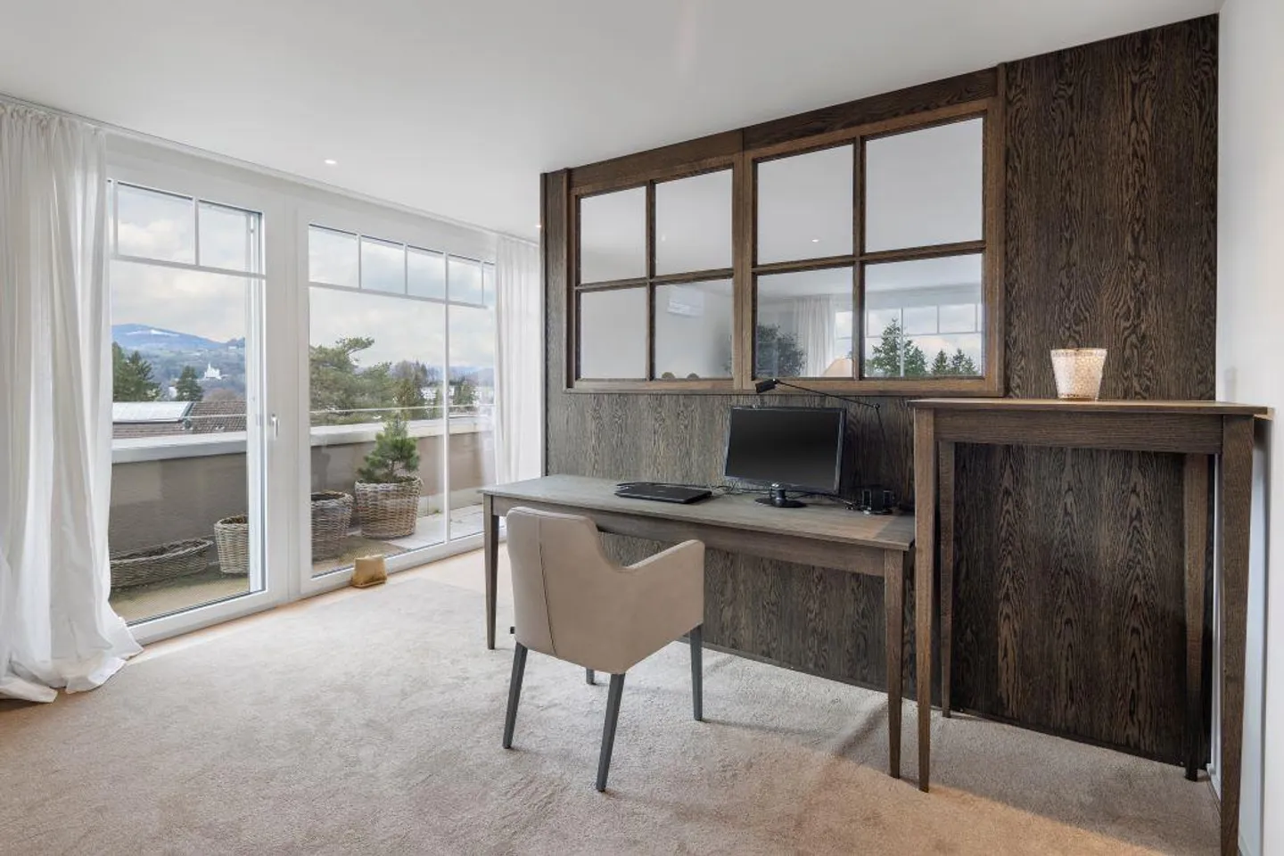 Grande appartement en penthouse avec terrasse sur le toit de 90 m2 dans le quartier Wesemlin - Photo 15 sur 20