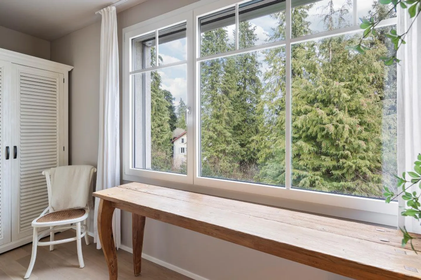 Grande appartement en penthouse avec terrasse sur le toit de 90 m2 dans le quartier Wesemlin - Photo 16 sur 20