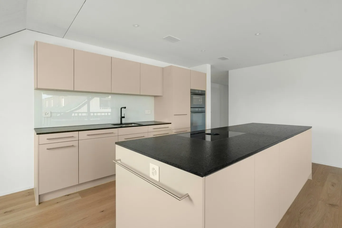 First occupancy: Attic apartment with 195m2 - Compare the m2 price with other properties! - Photo 4 of 13