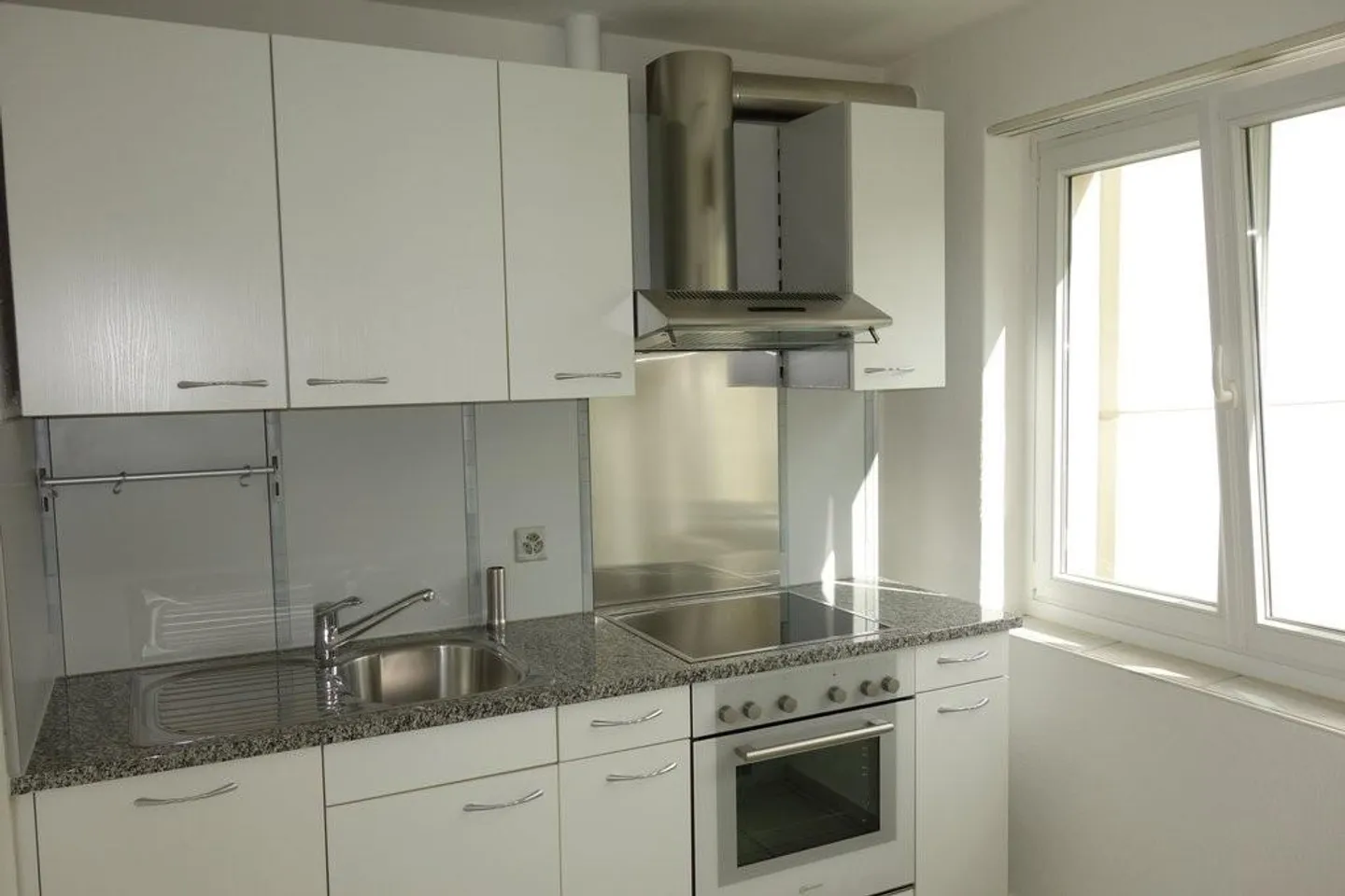 Appartement central avec grand balcon - Photo 2 sur 7