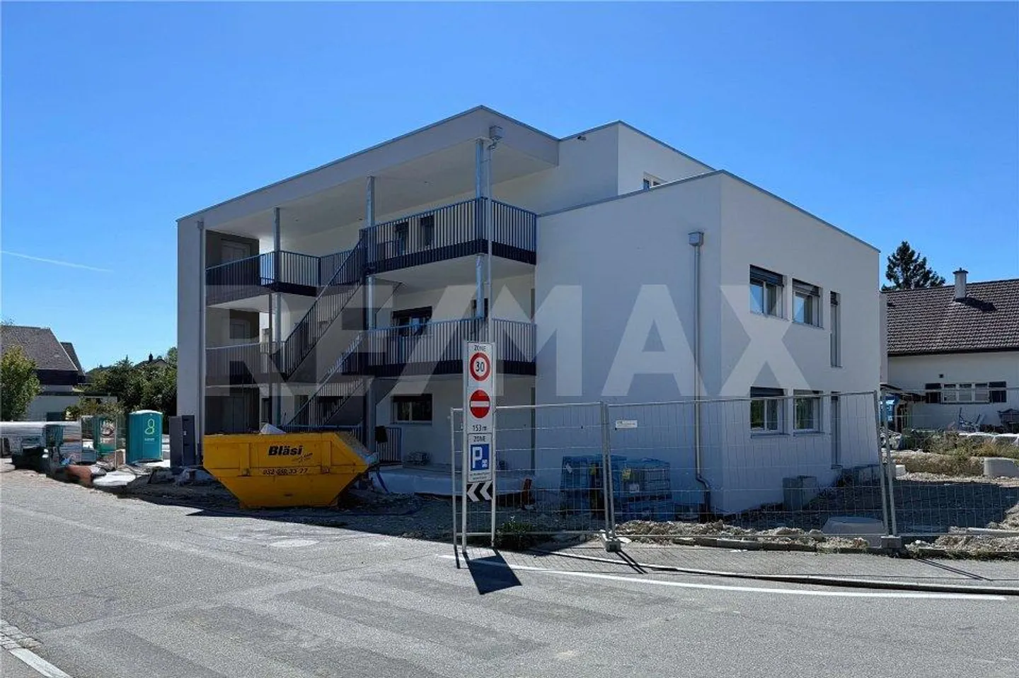 Nouvelle construction, située au calme, beaucoup de soleil et aménagement intérieur personnalisable (en construction) - Photo 2 sur 13