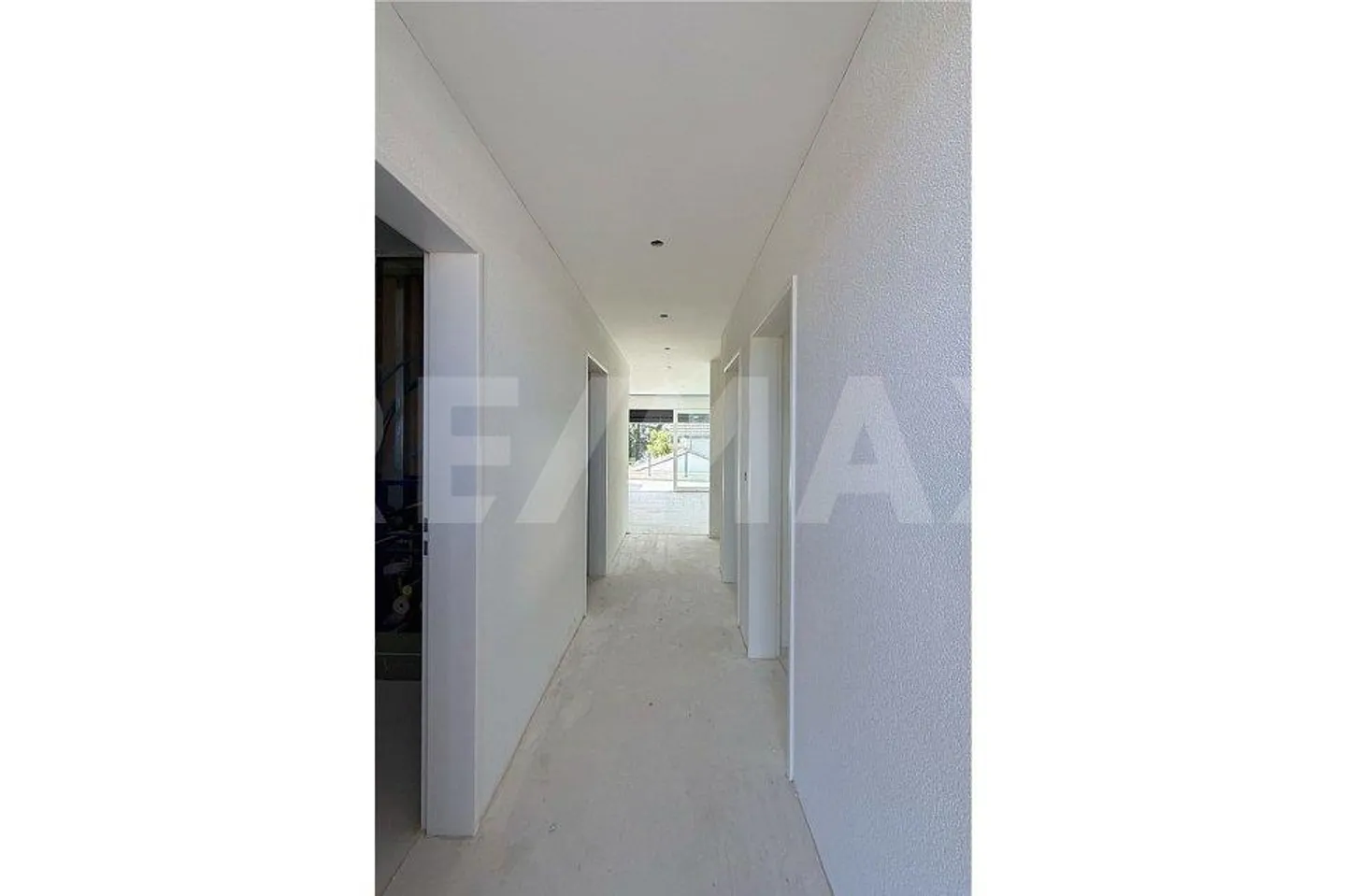 Nouvelle construction, située au calme, beaucoup de soleil et aménagement intérieur personnalisable (en construction) - Photo 4 sur 13