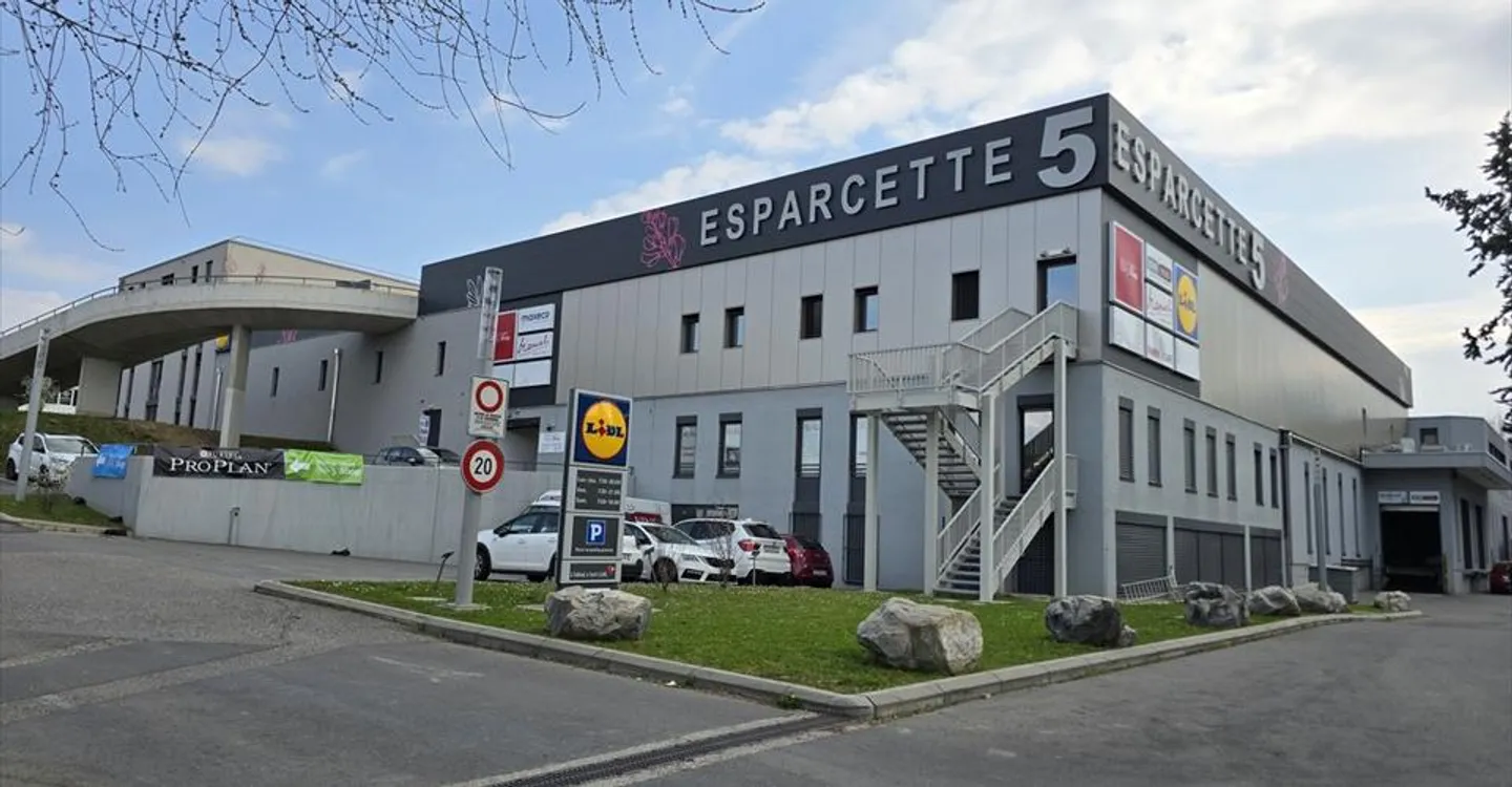 Laboratorio leggero di circa 82m² molto ben posizionato a Crissier - Foto 1 di 4