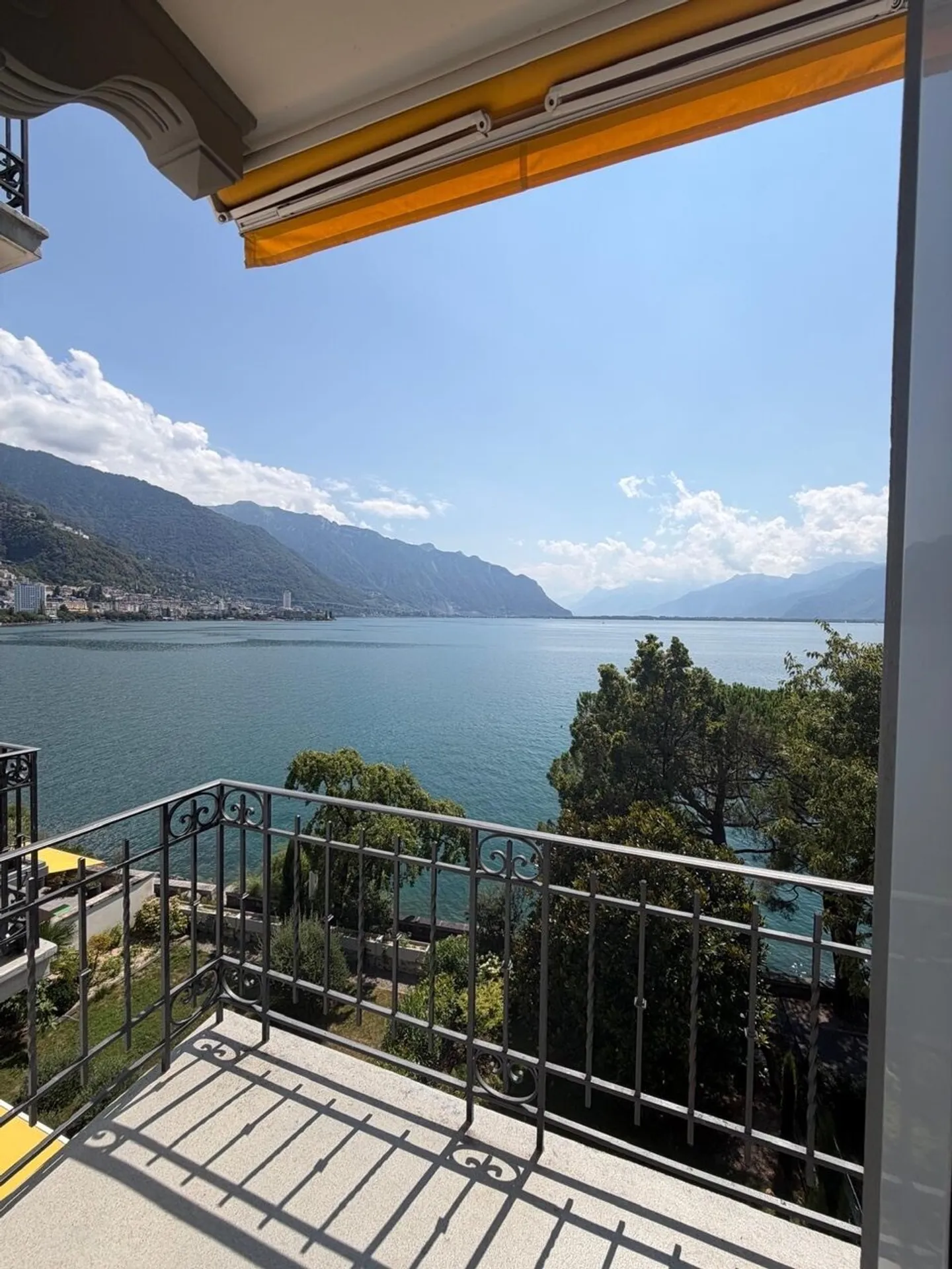 3.5-room apartment with stunning views of Lake Geneva - Photo 1 of 8
