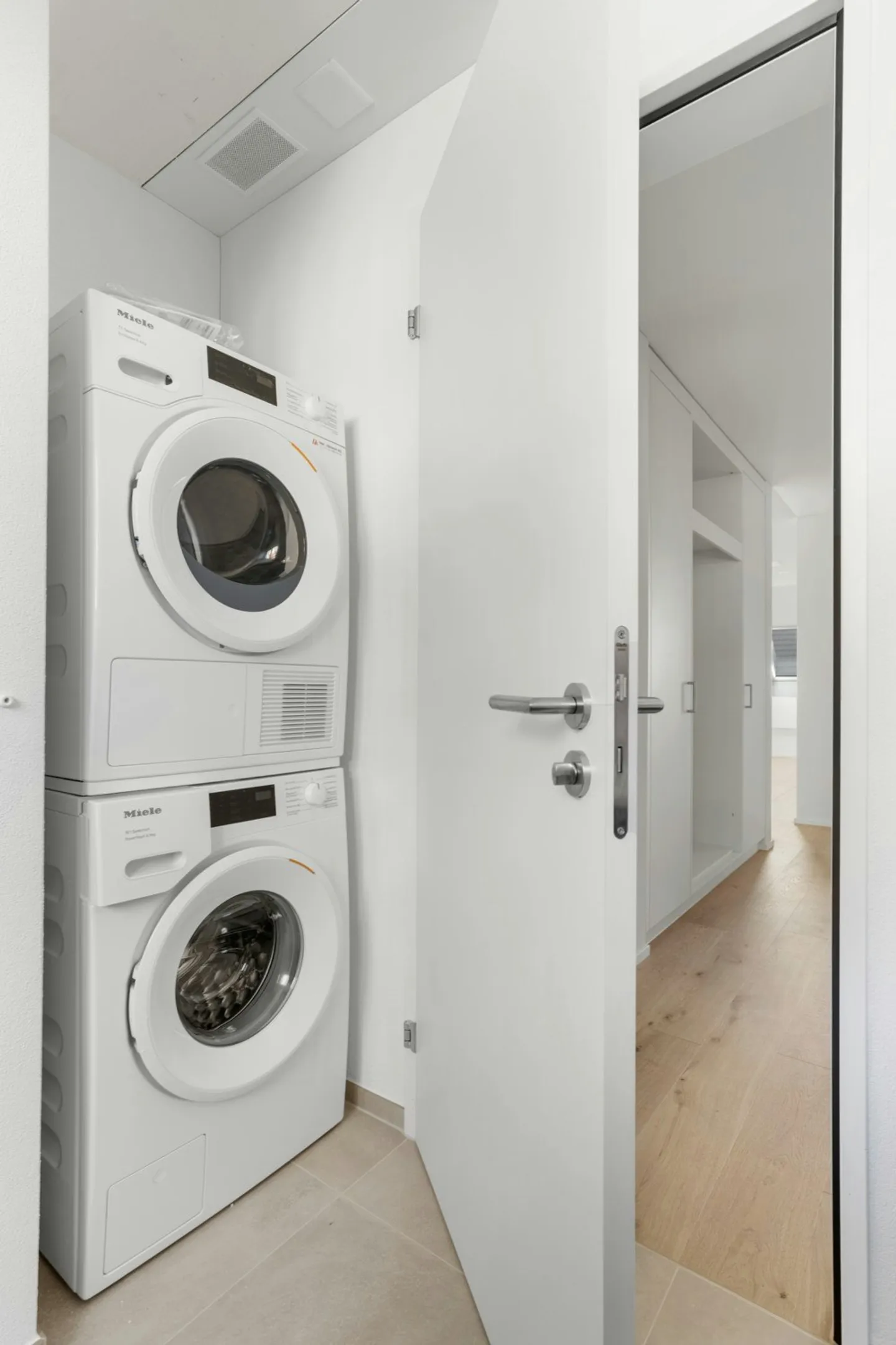 First occupancy: Attic apartment with 195m2 - Compare the m2 price with other properties! - Photo 11 of 13