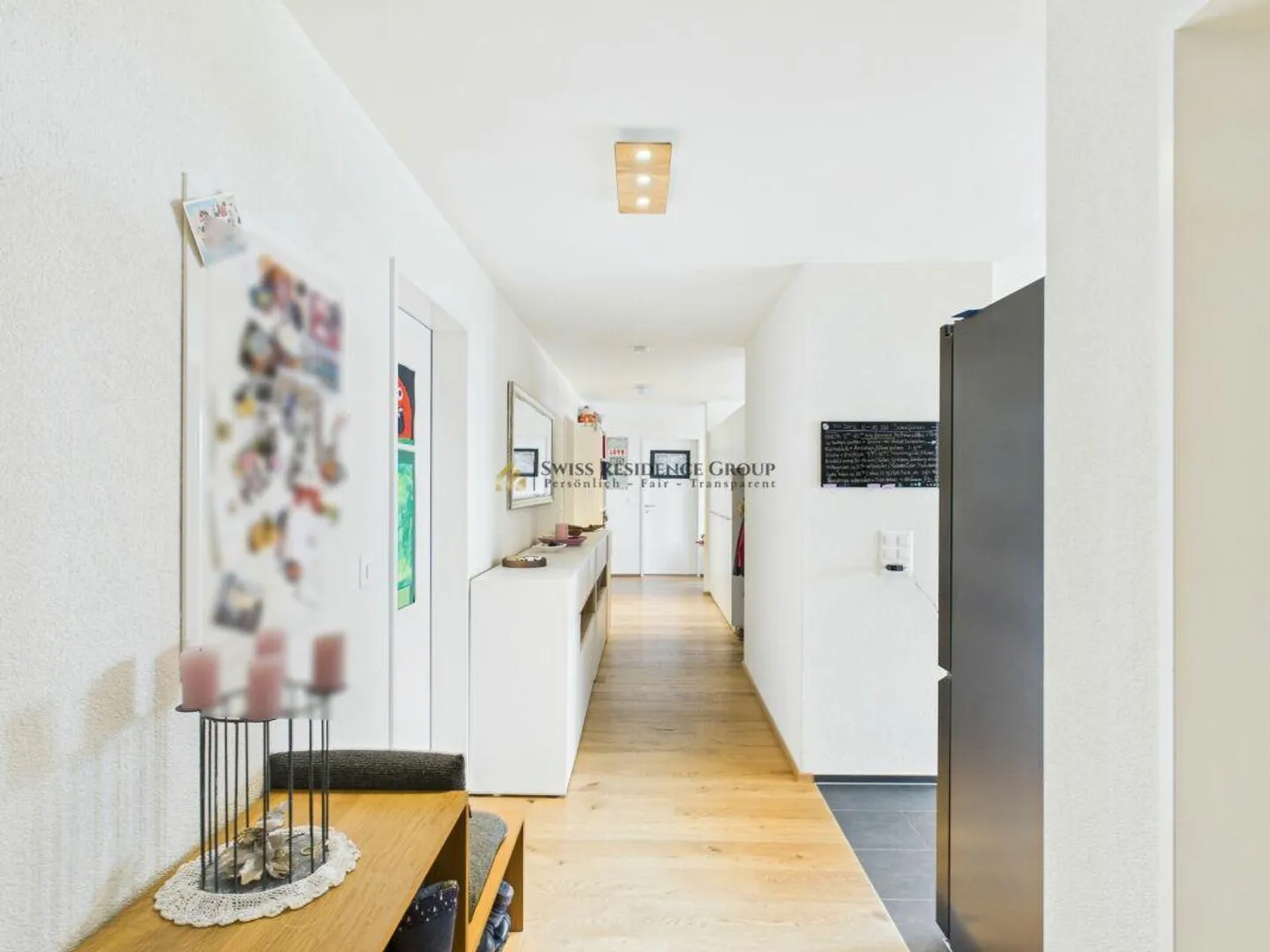 Family-friendly 4.5-room Minergie apartment with panoramic views, comfort, and attractive tax situation - Photo 2 of 16