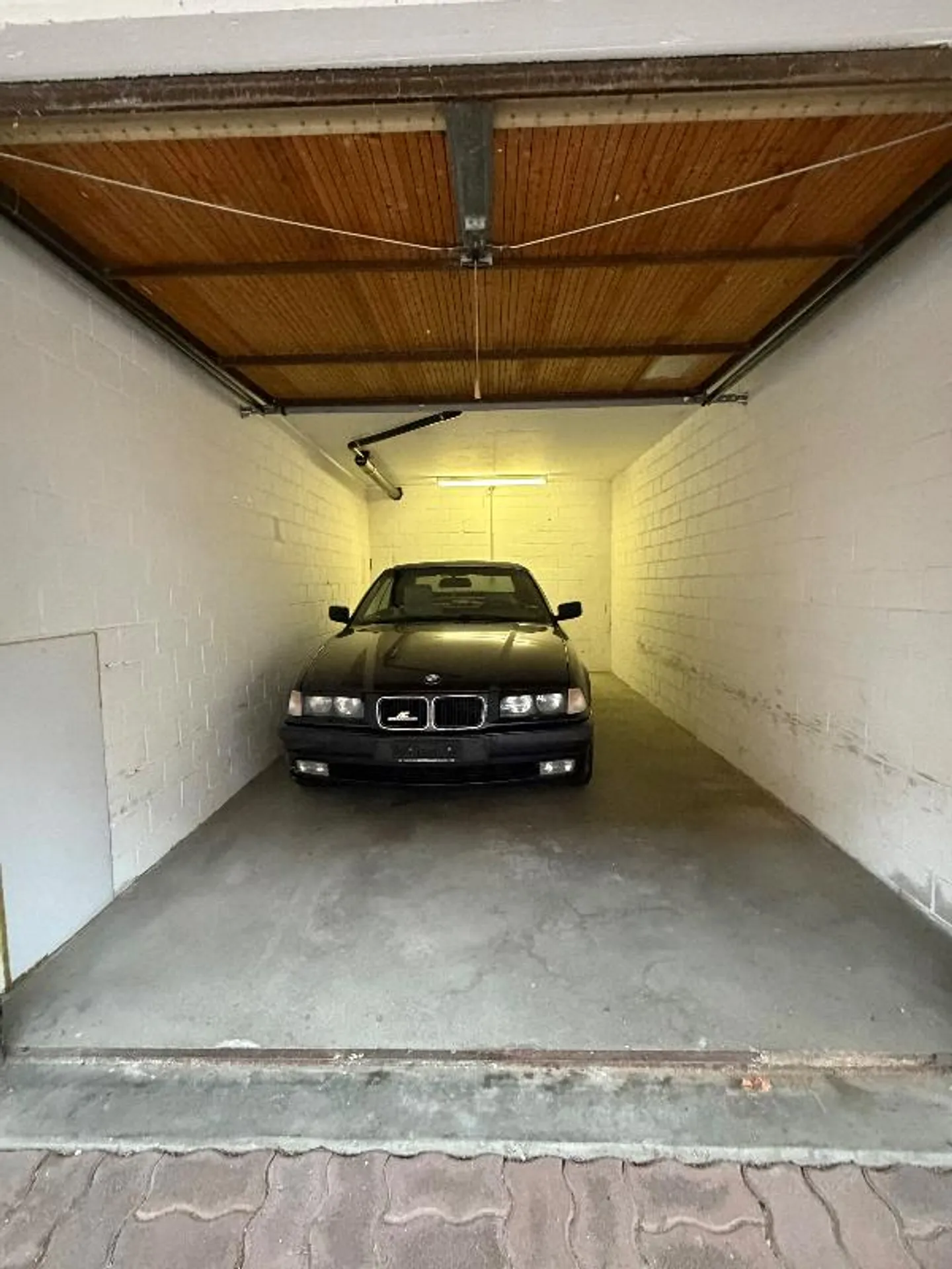 Single Garage Large - Photo 2 of 2