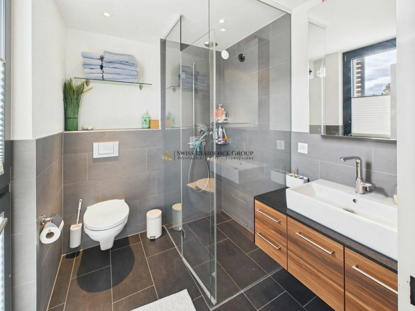 Family-friendly 4.5-room Minergie apartment with panoramic views, comfort, and attractive tax situation - Photo 10 of 16