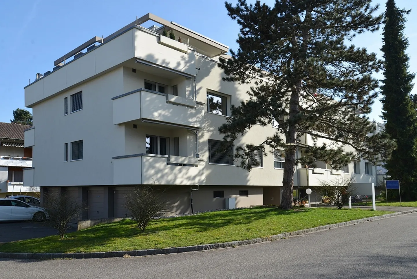 Appartement penthouse moderne de 4,5 pièces avec terrasse sur le toit d'environ 103m² - Photo 1 sur 14