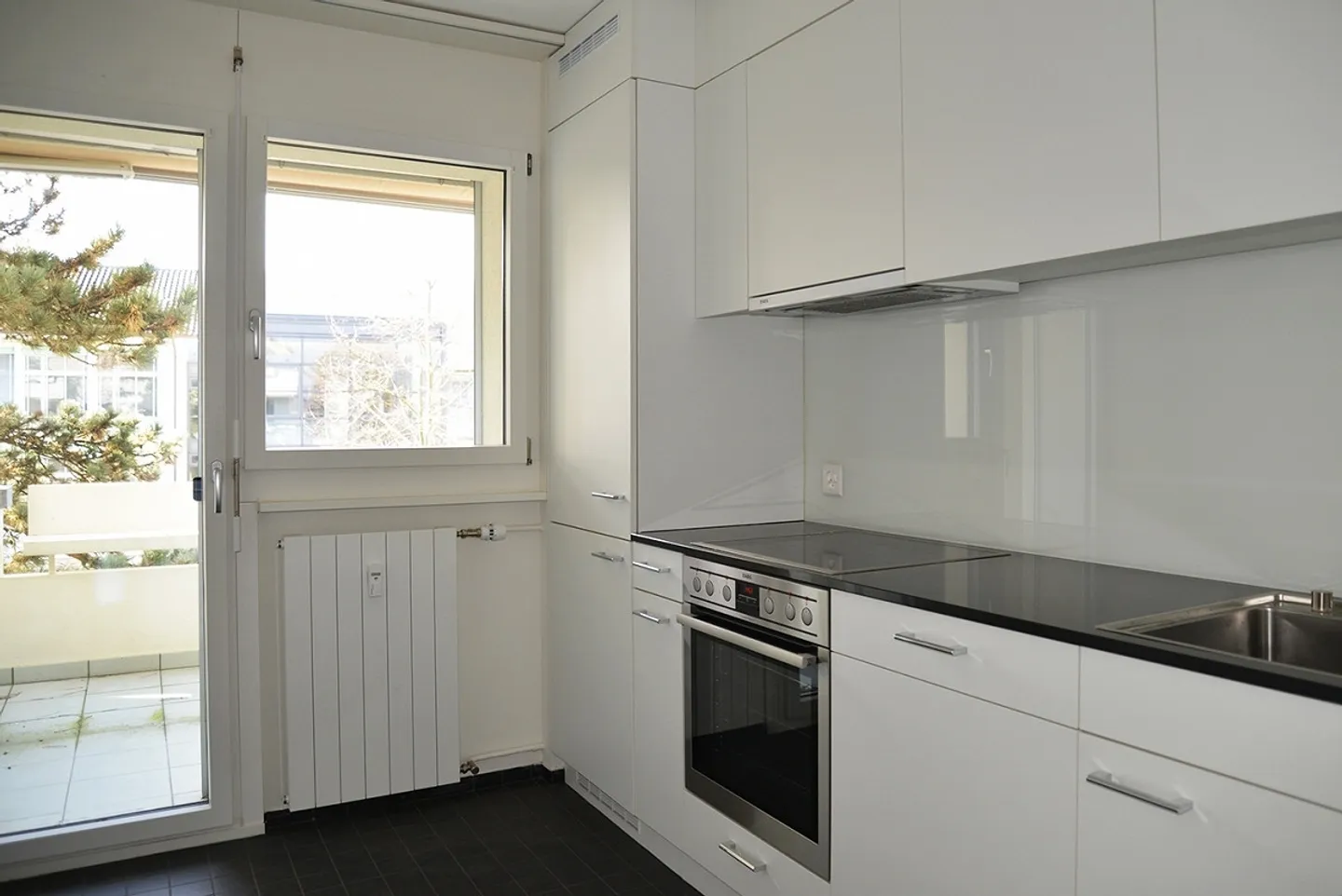 Appartement penthouse moderne de 4,5 pièces avec terrasse sur le toit d'environ 103m² - Photo 2 sur 14