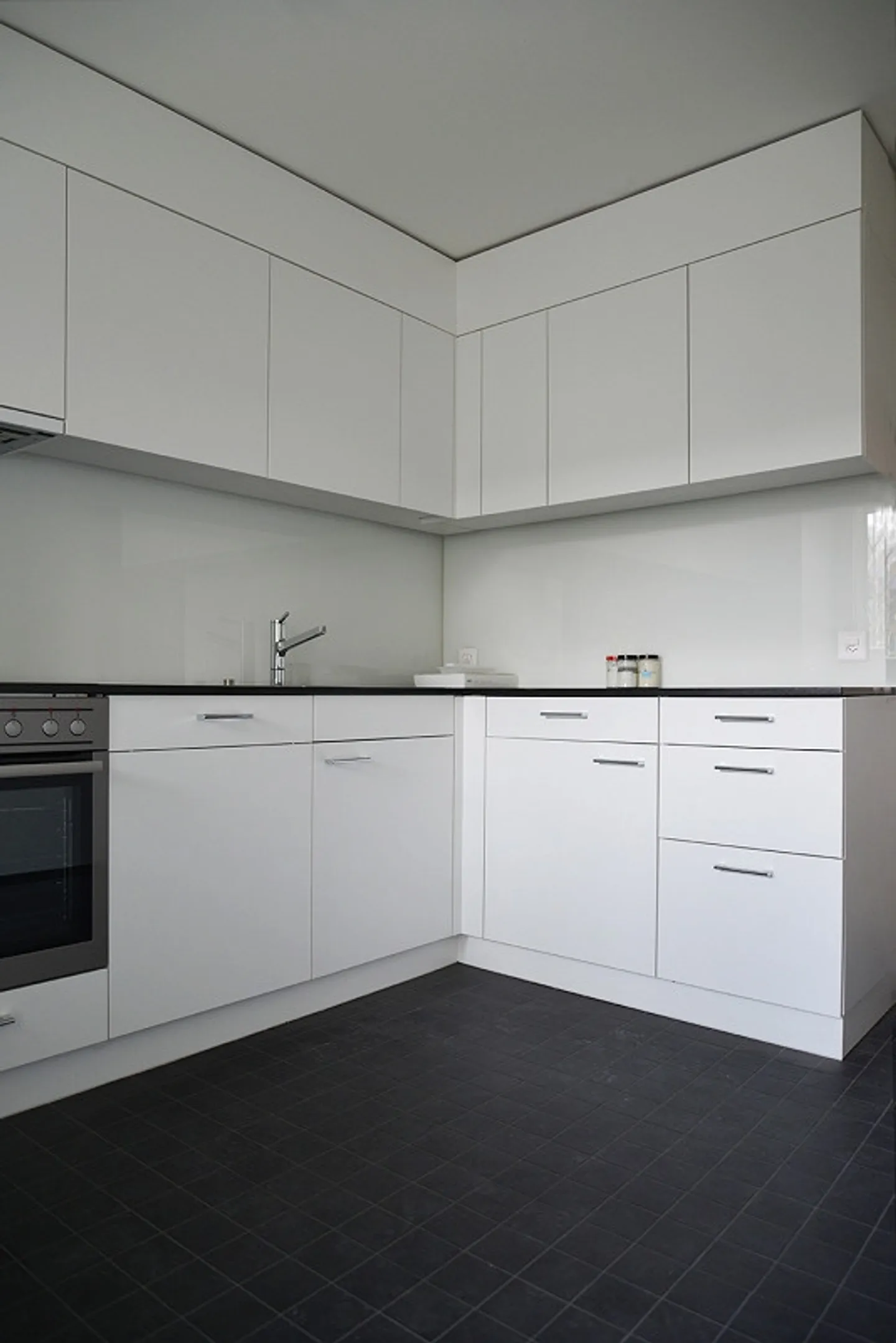 Appartement penthouse moderne de 4,5 pièces avec terrasse sur le toit d'environ 103m² - Photo 3 sur 14