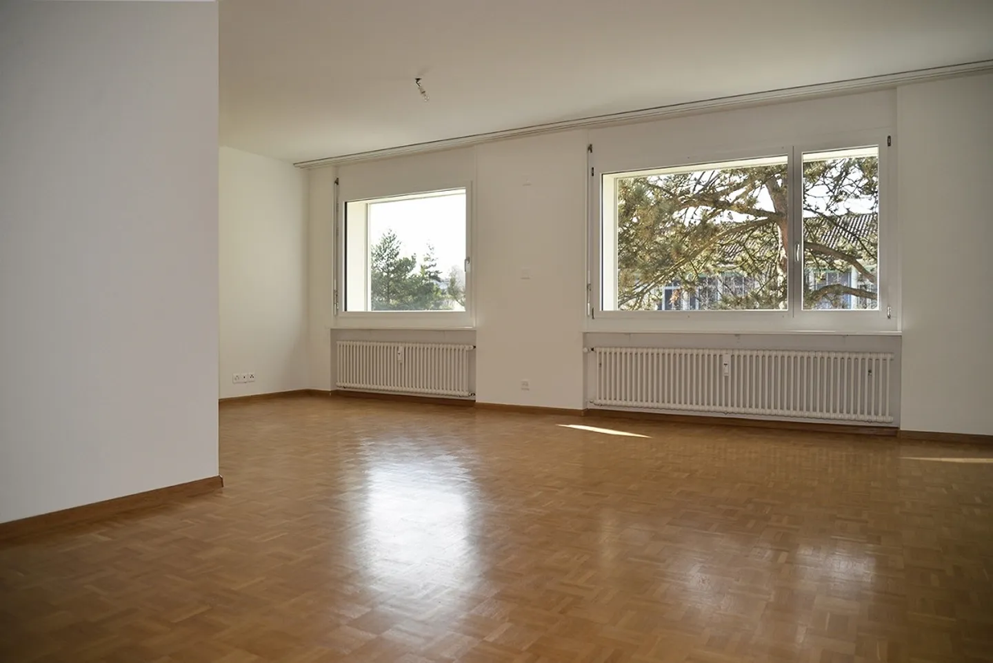 Appartement penthouse moderne de 4,5 pièces avec terrasse sur le toit d'environ 103m² - Photo 4 sur 14
