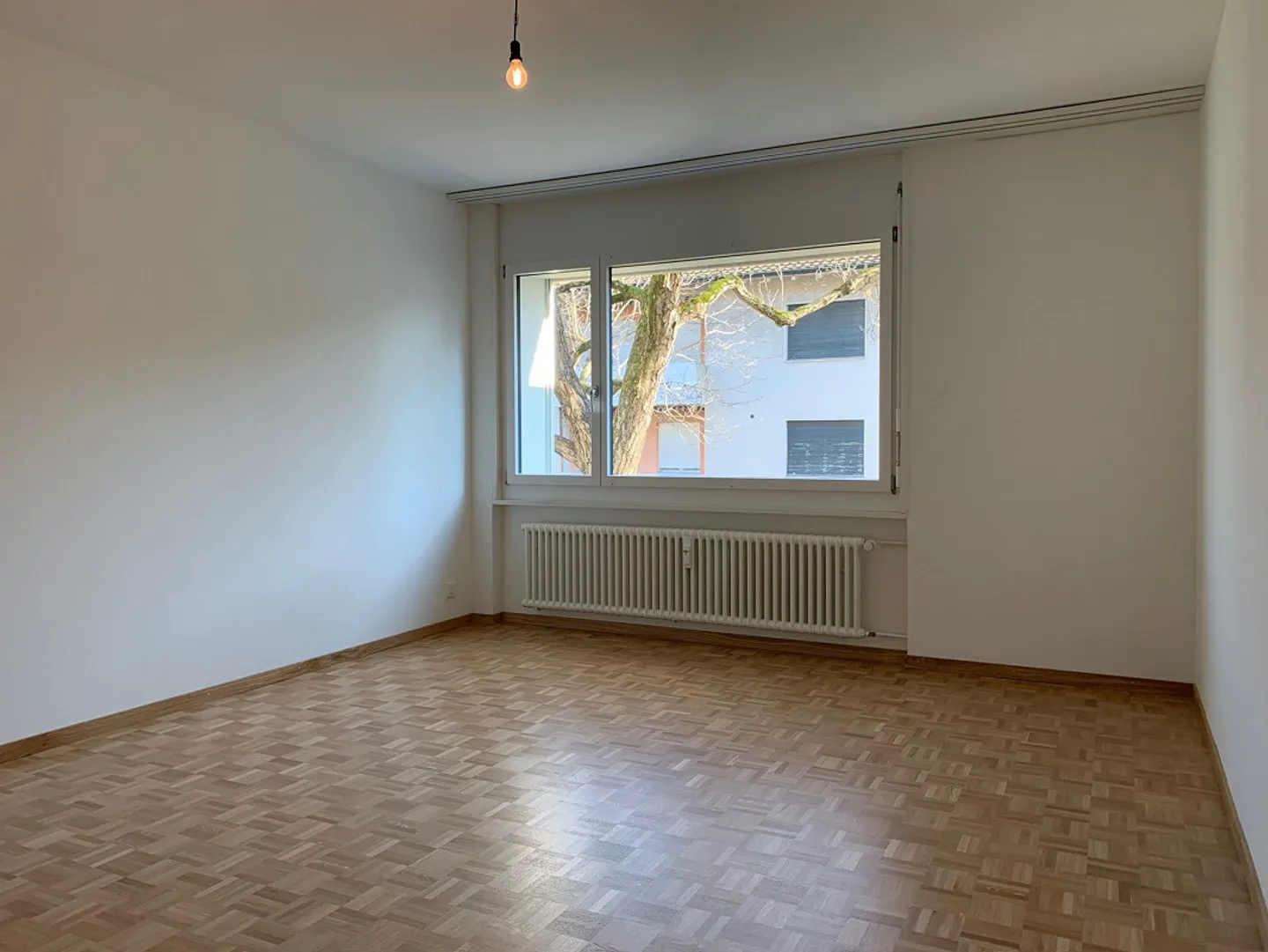 Appartement penthouse moderne de 4,5 pièces avec terrasse sur le toit d'environ 103m² - Photo 5 sur 14