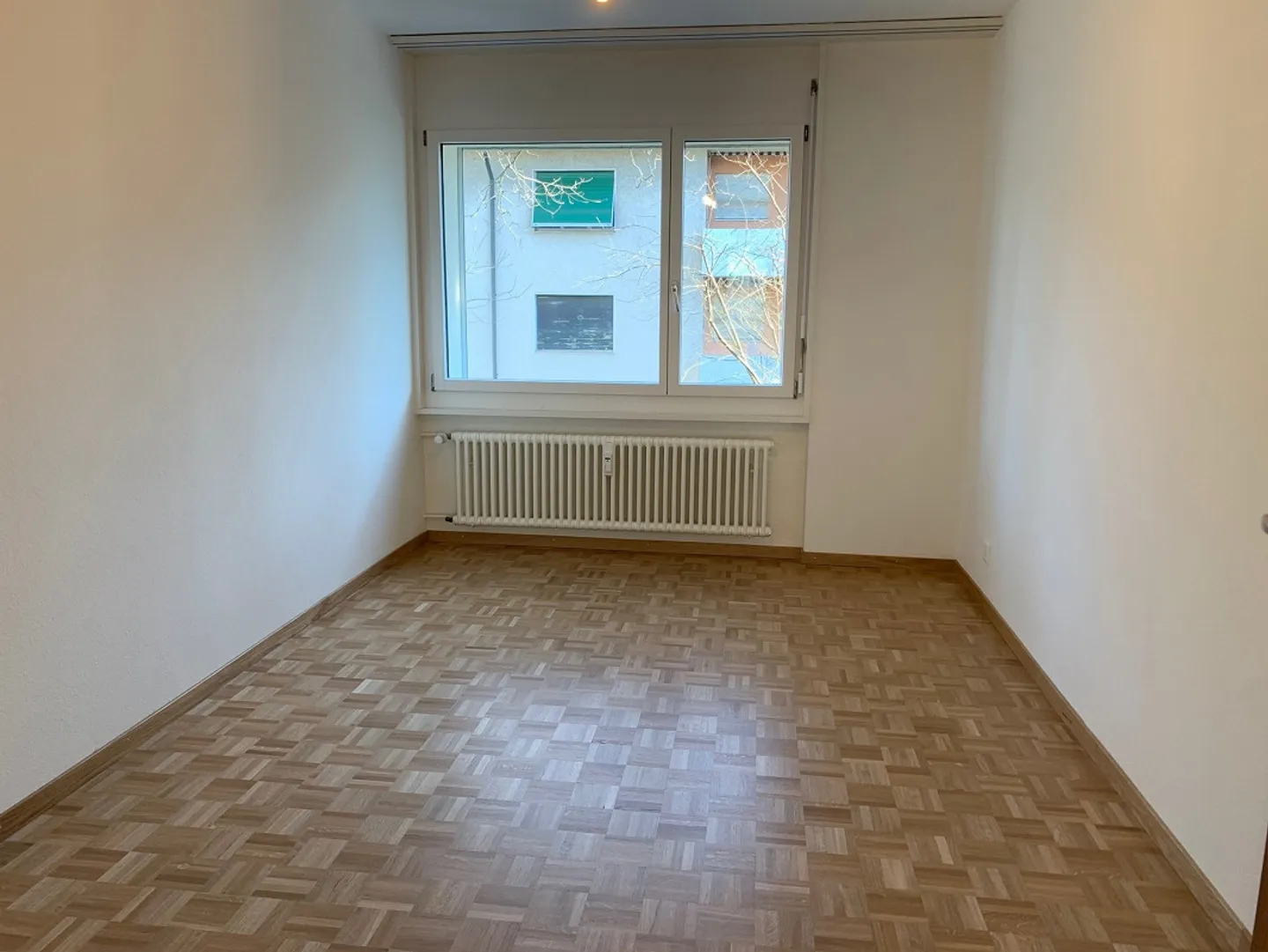 Appartement penthouse moderne de 4,5 pièces avec terrasse sur le toit d'environ 103m² - Photo 6 sur 14