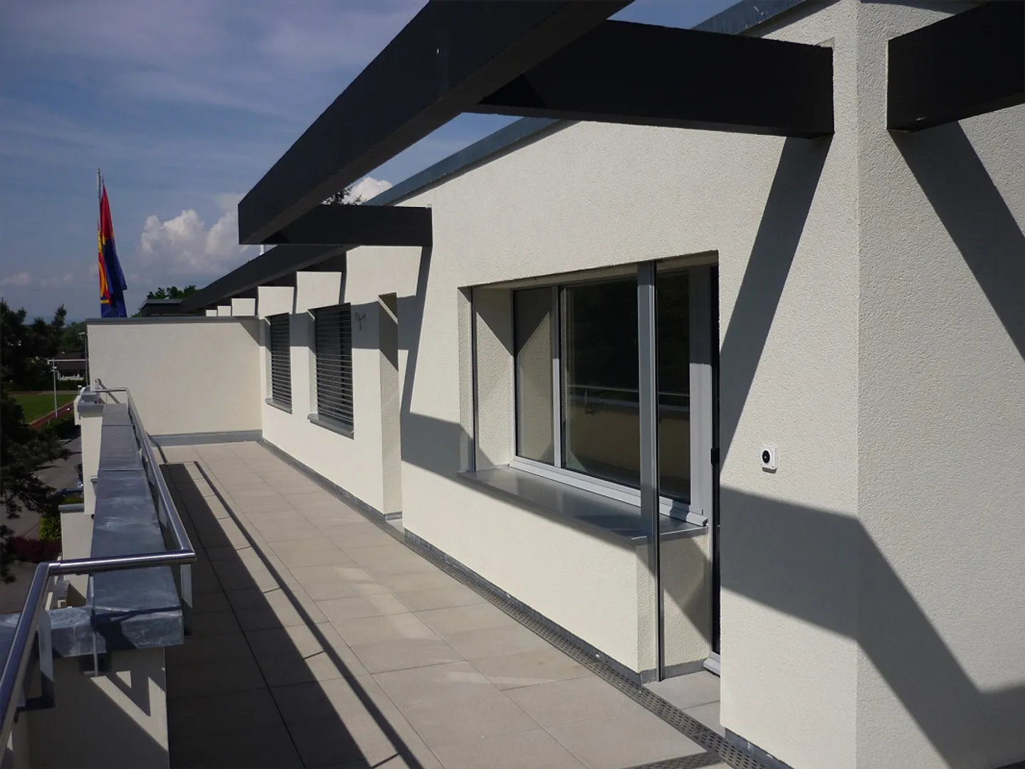 Appartement penthouse moderne de 4,5 pièces avec terrasse sur le toit d'environ 103m² - Photo 11 sur 14