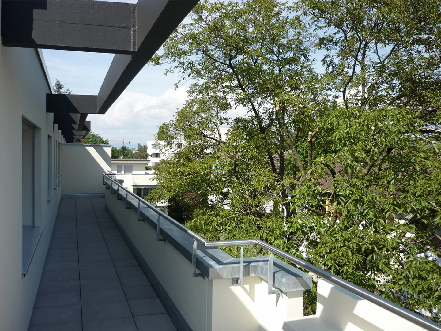 Appartement penthouse moderne de 4,5 pièces avec terrasse sur le toit d'environ 103m² - Photo 12 sur 14