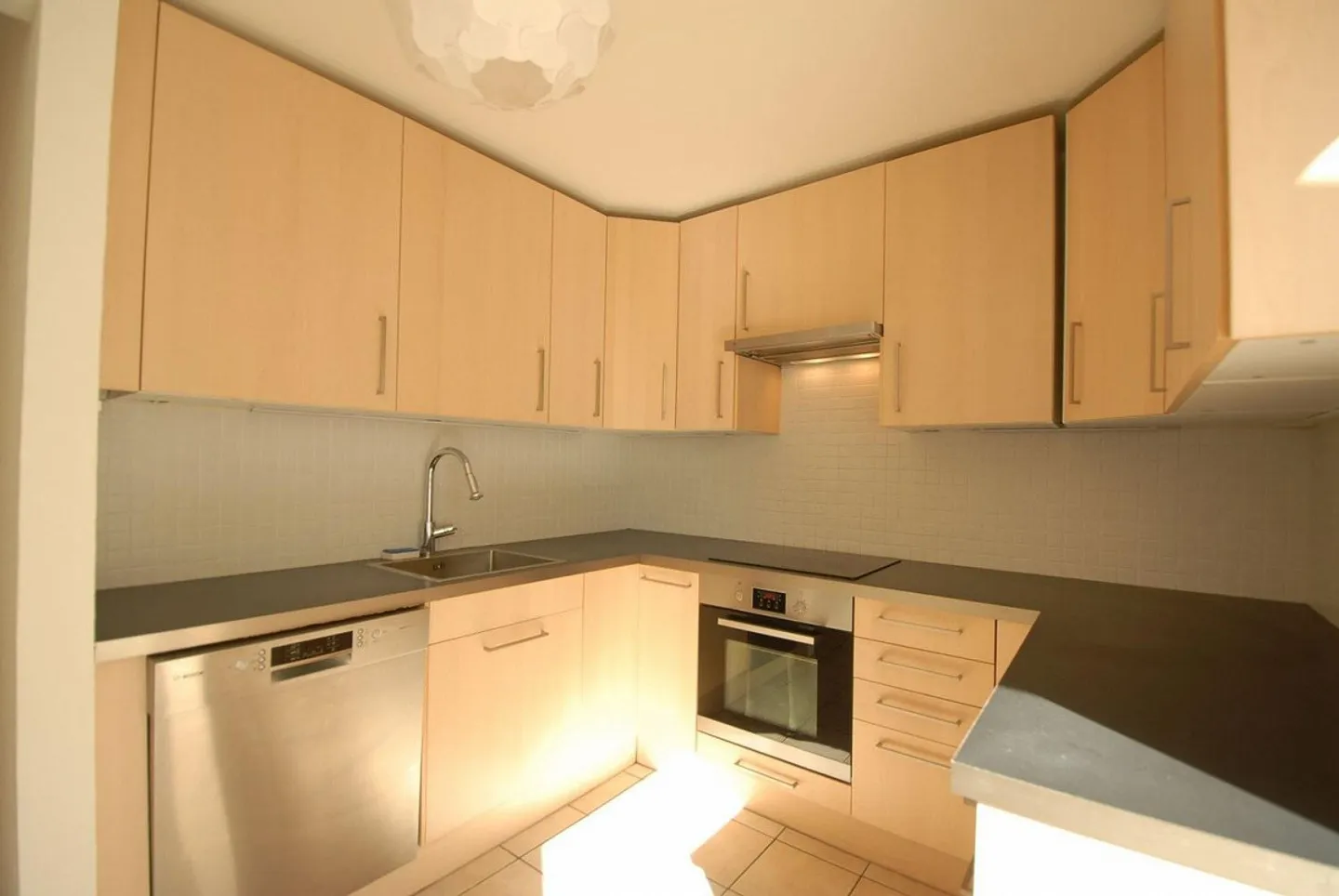 Large, detached single-family house in a quiet location - Photo 6 of 13