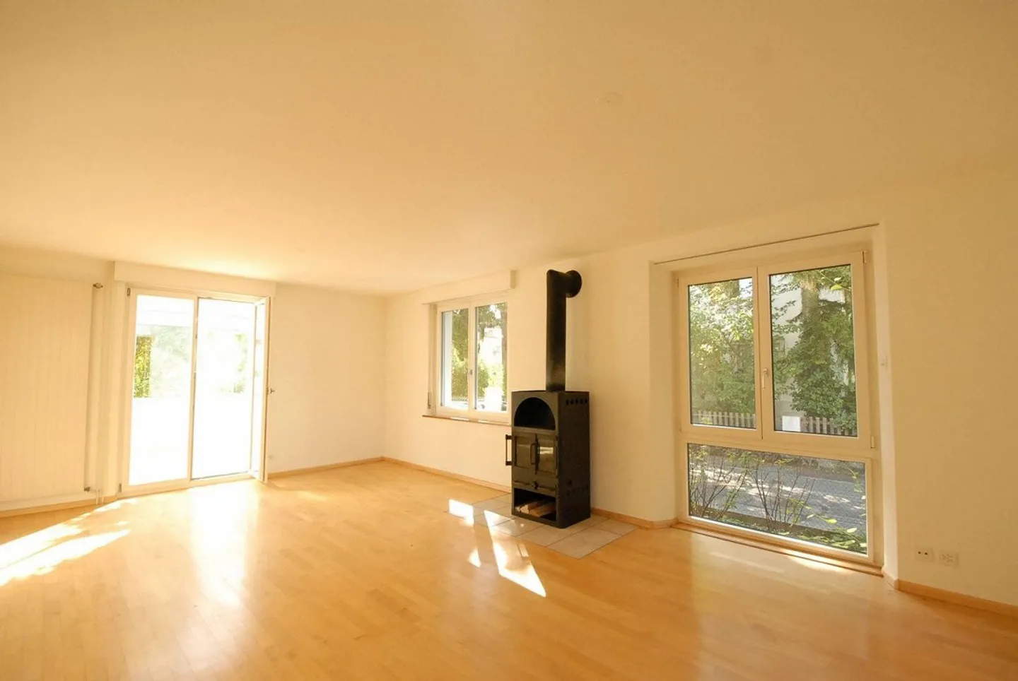 Large, detached single-family house in a quiet location - Photo 11 of 13