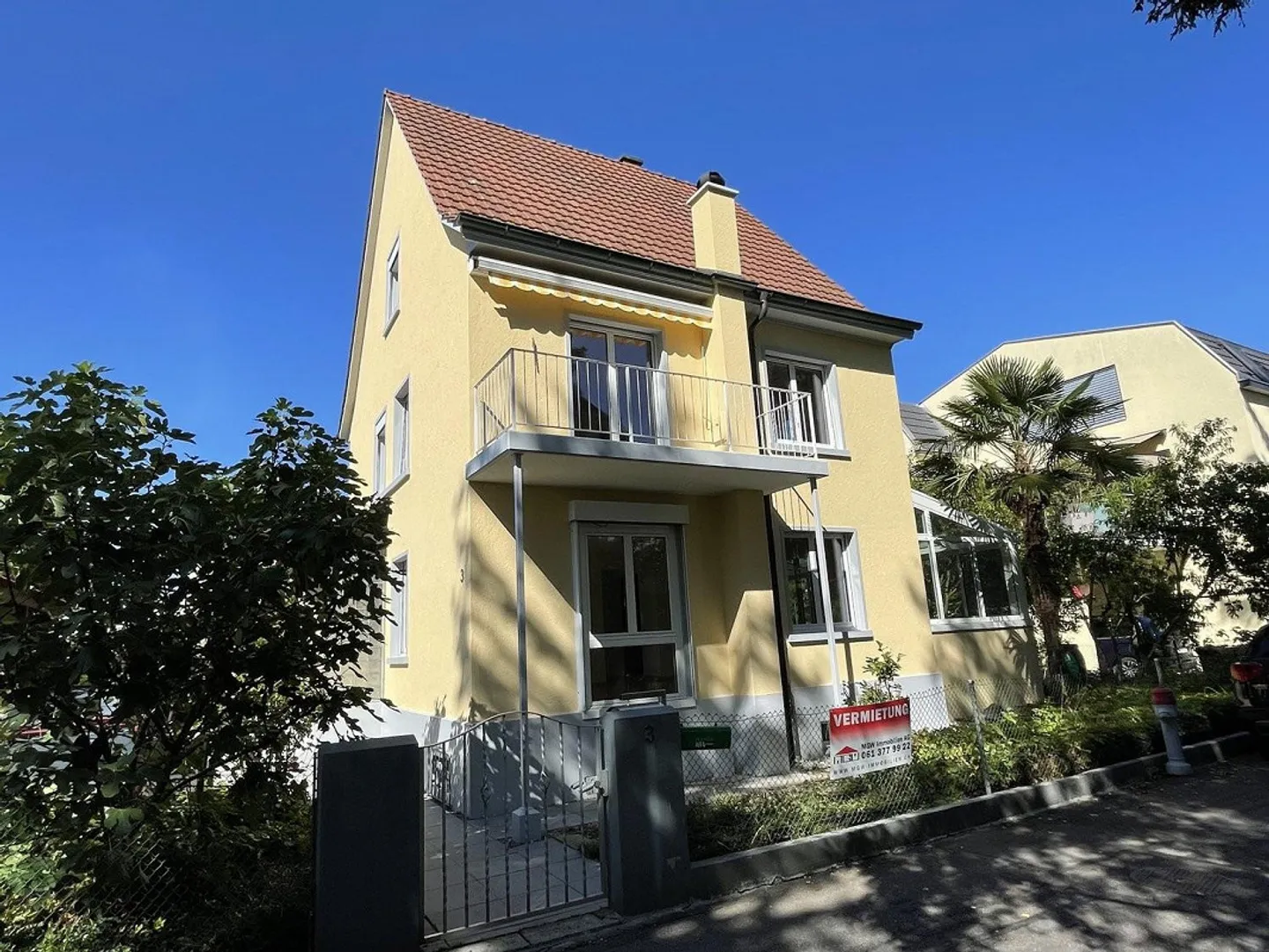 Large, detached single-family house in a quiet location - Photo 13 of 13