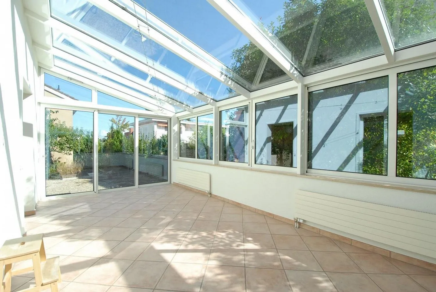 Large, detached single-family house in a quiet location - Photo 10 of 13