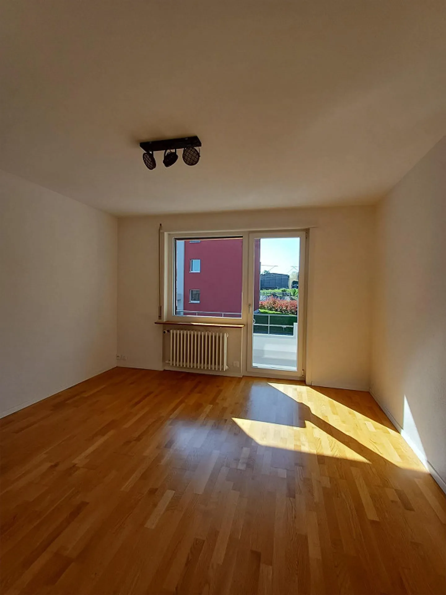 Appartamento moderno e luminoso di 2,5 stanze in una posizione centrale! - Foto 5 di 7