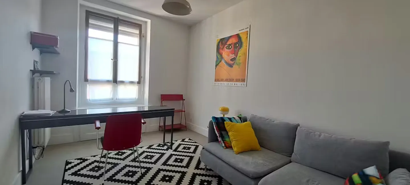 Charming Apartment in Geneva - Photo 3 of 9