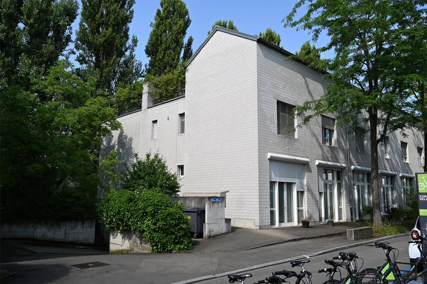 Einstellplätze an der Hardeggstrasse 17-23 zu Vermieten - Foto 1 von 3