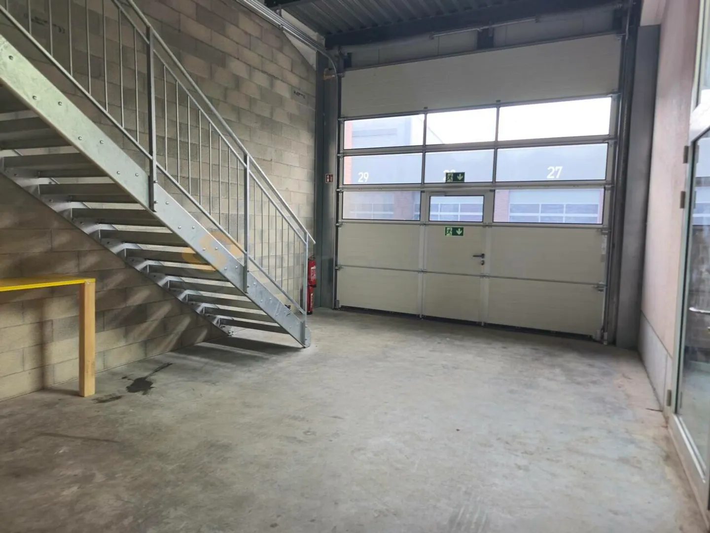 Streetbox of 68 m2 very well located, bright! with WC and sink room - Photo 2 of 5