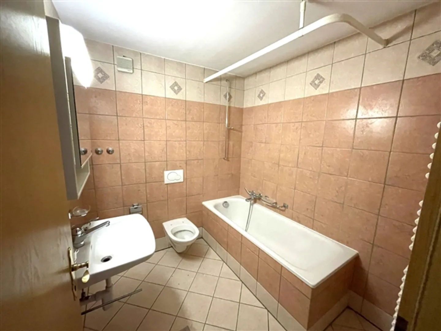 "Sonvilier, magnificent 5.5-room apartment on the 1st floor" - Photo 7 of 8