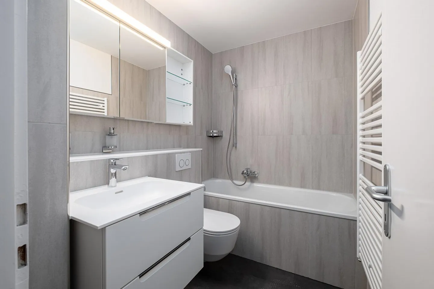 Bellissimo appartamento a Zurigo-Oerlikon, recentemente ristrutturato - Foto 10 di 16