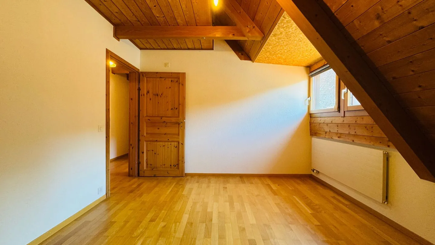 Bright 3.5-room maisonette apartment on two floors with 2 bathrooms and parking space - Photo 2 of 6