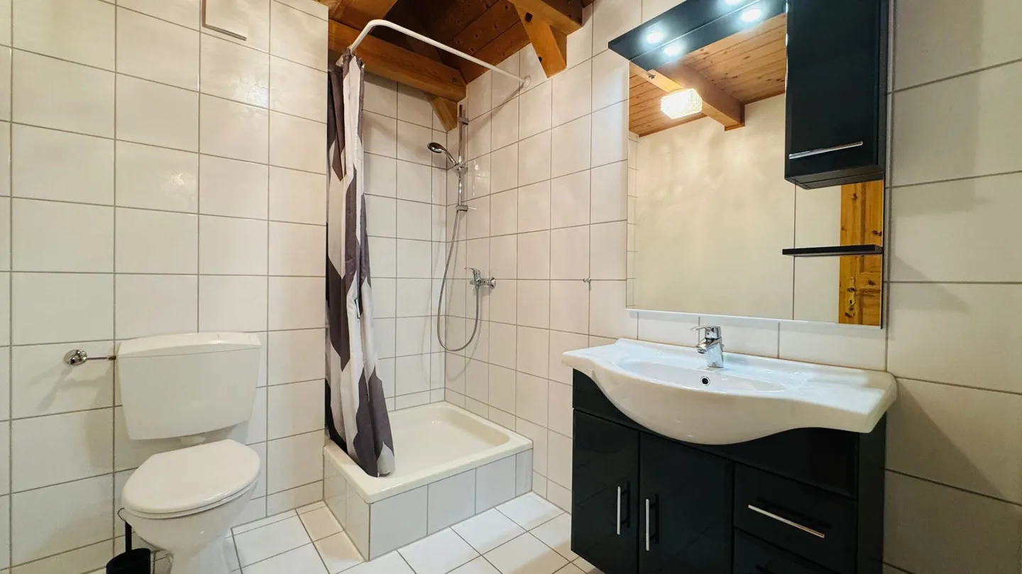 Bright 3.5-room maisonette apartment on two floors with 2 bathrooms and parking space - Photo 3 of 6