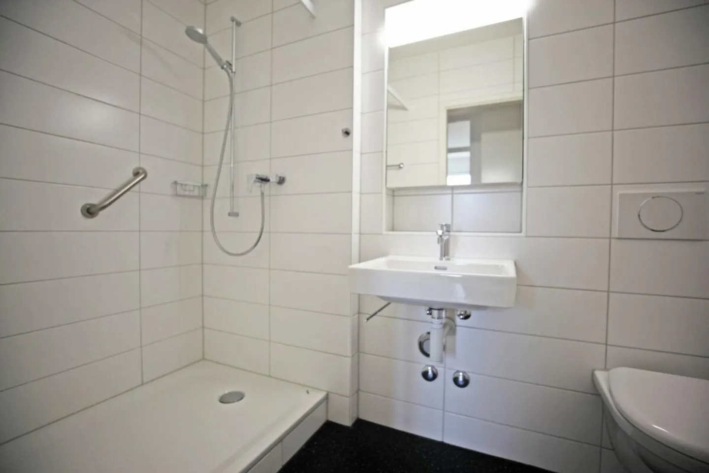 Charmante Dachwohnung in Niederscherli - Foto 3 von 8