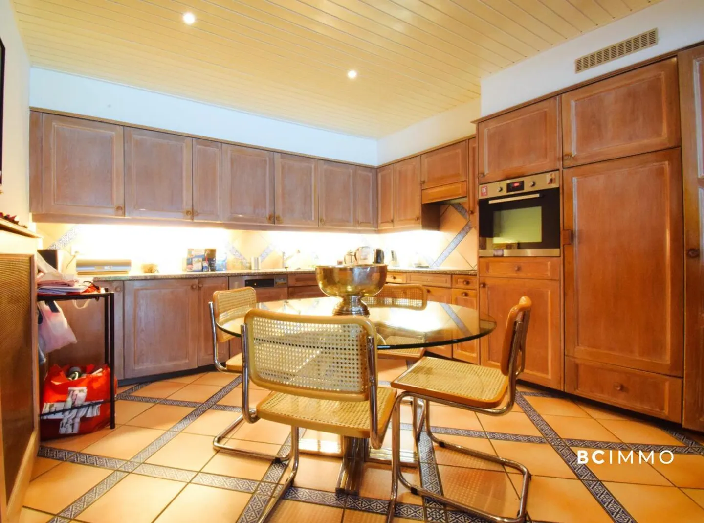 Elegant character home in the heart of a privileged residential environment - Photo 4 of 5
