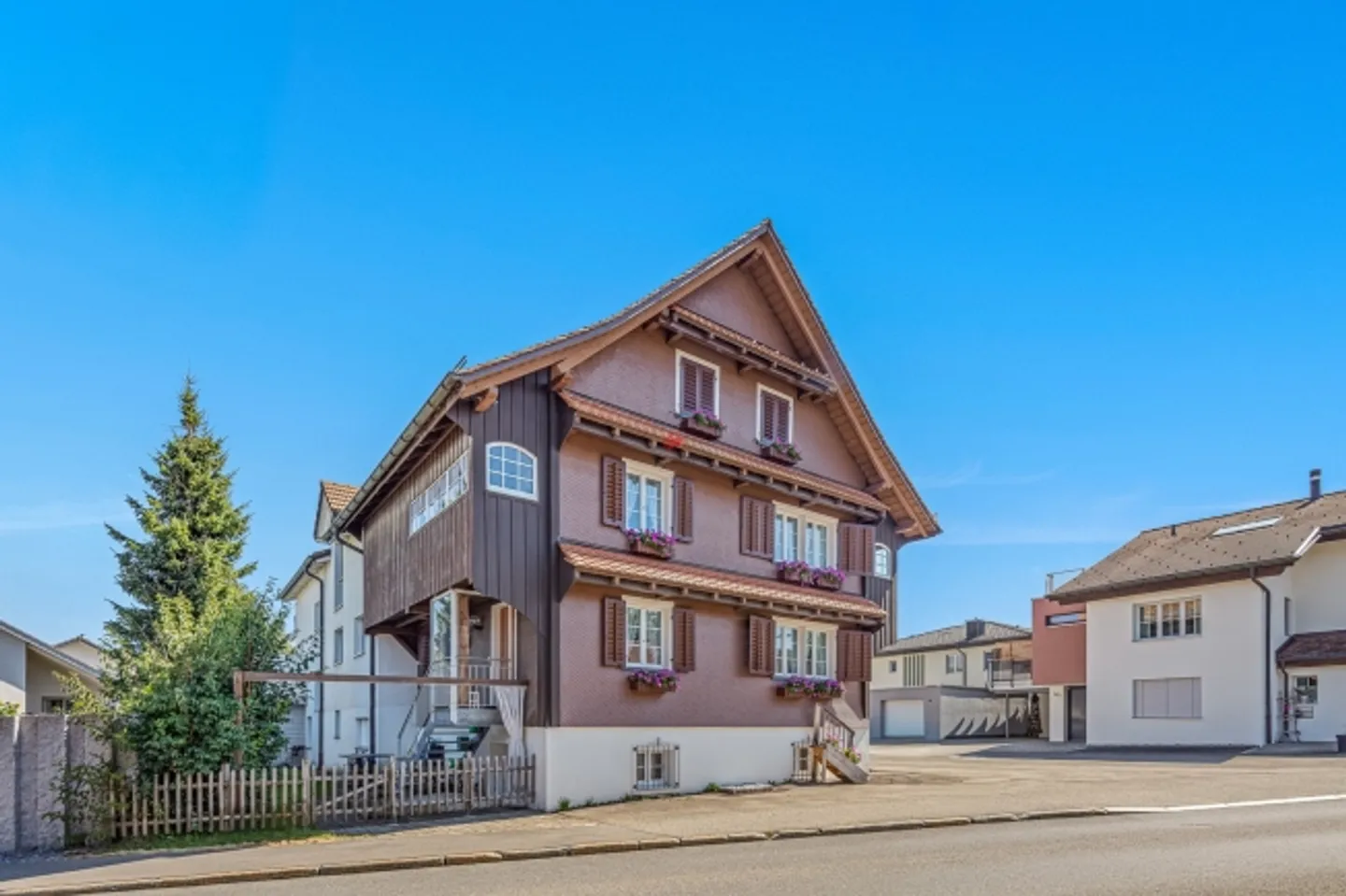 Cozy Schwyzerhüsli with Charm - Photo 2 of 12