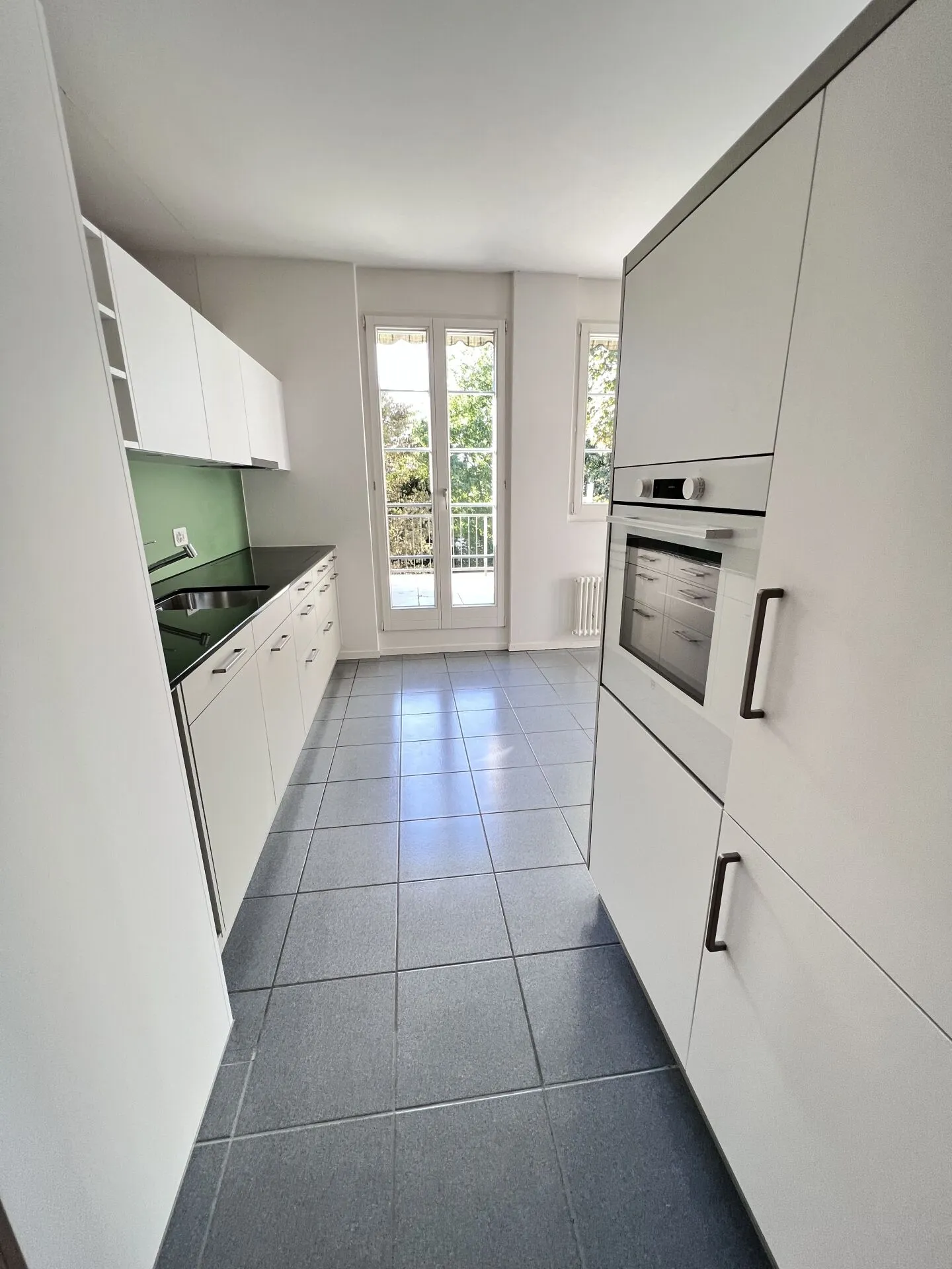 Teilsanierte 4 1/2-Zimmer-Altbauwohnung, 2. OG in grüner Oase mitten im Zentrum - Foto 2 von 9