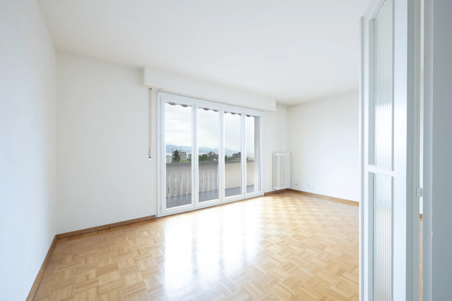 9 apartments out of 15 still available in the same building! - Photo 2 of 7