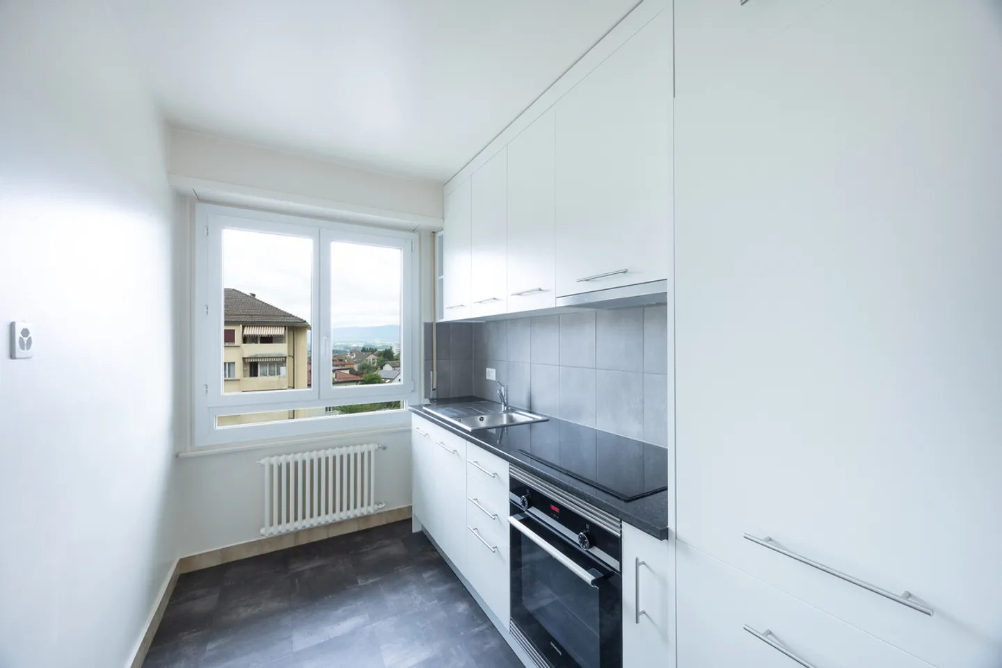 9 apartments out of 15 still available in the same building! - Photo 3 of 7