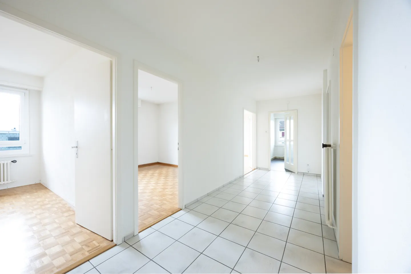 9 apartments out of 15 still available in the same building! - Photo 4 of 7