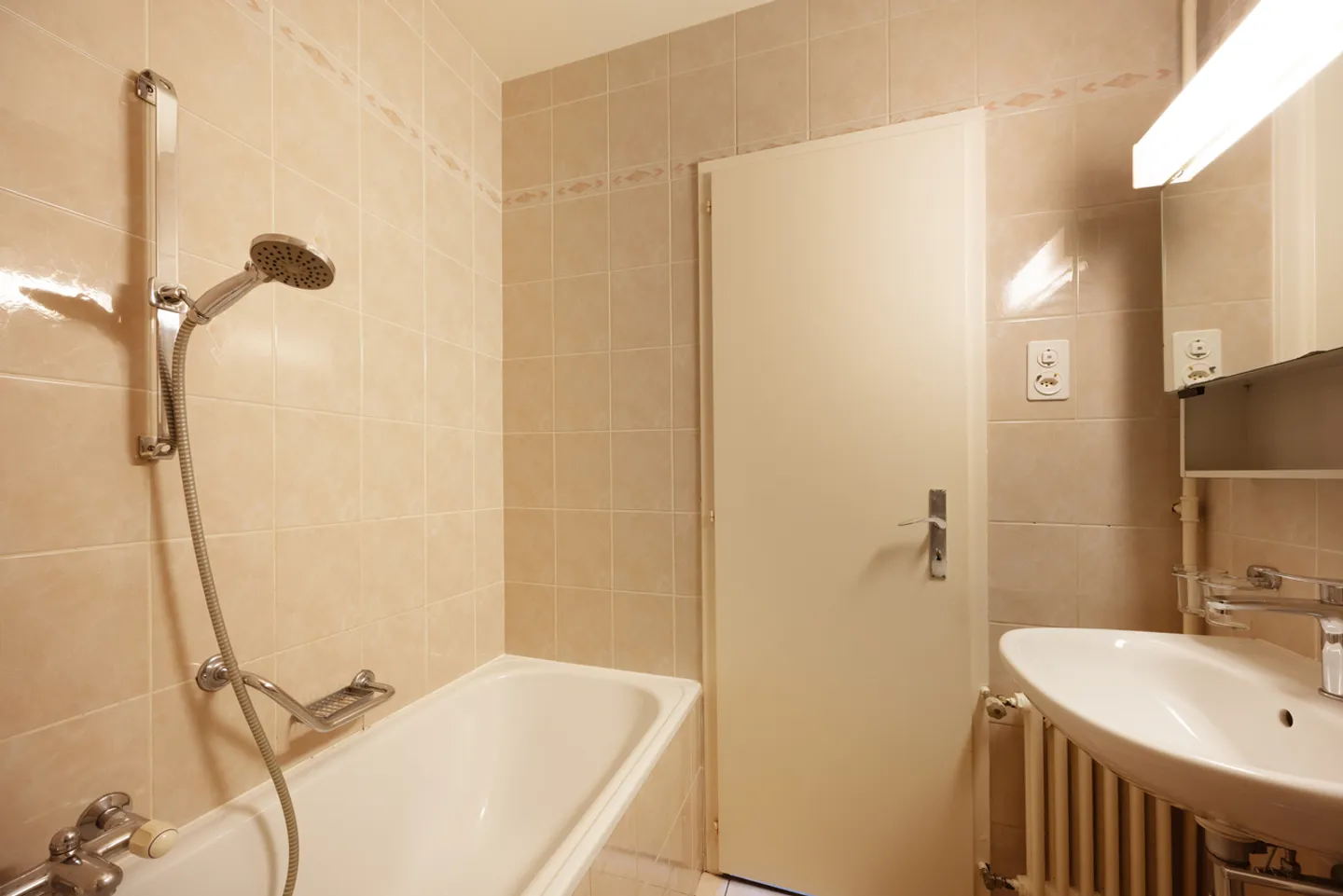 9 apartments out of 15 still available in the same building! - Photo 7 of 7