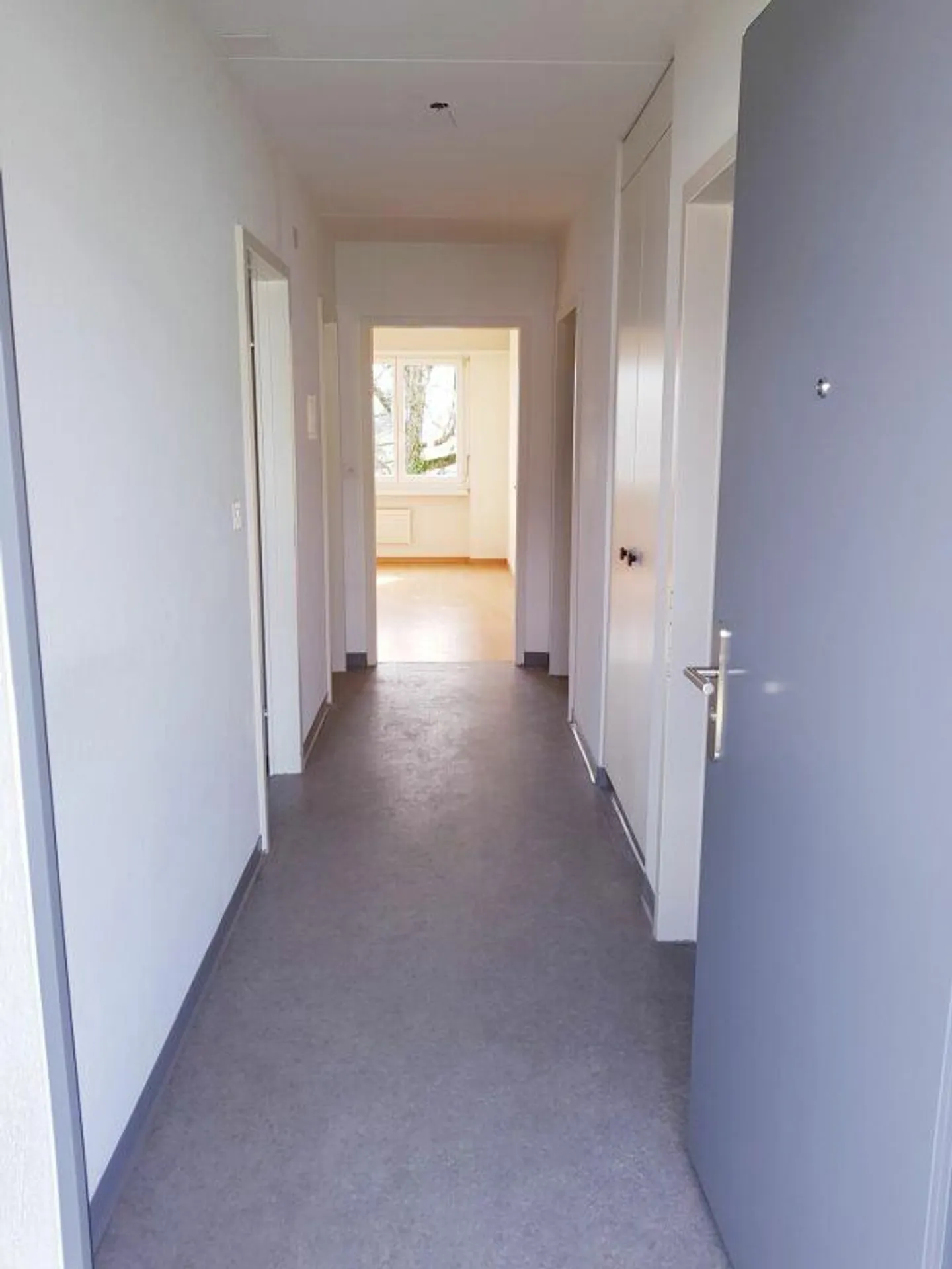 Geräumige Wohnung mit Balkon - Foto 3 von 6