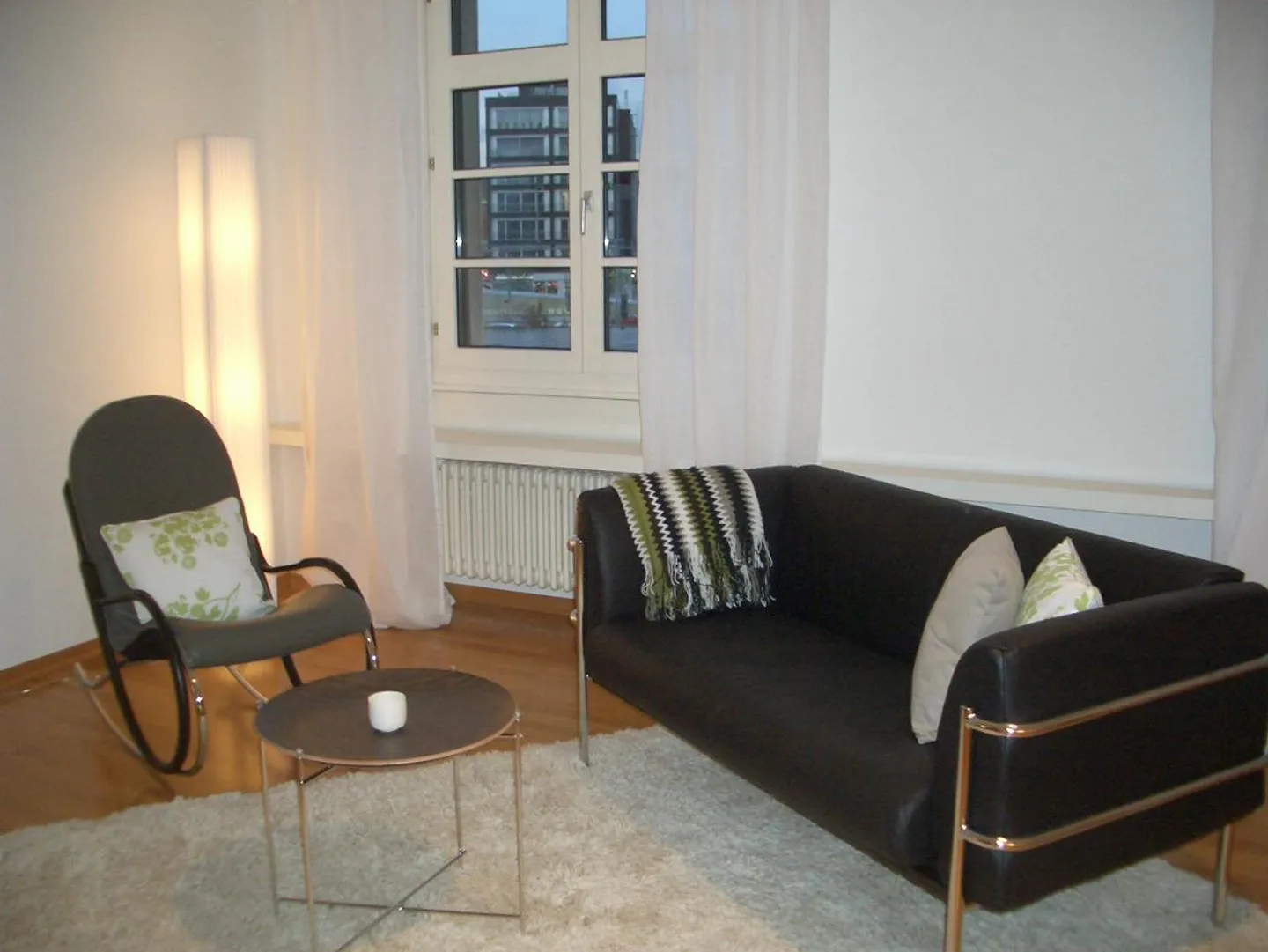 Zentral gelegenes möbliertes Apartment - Foto 4 von 8