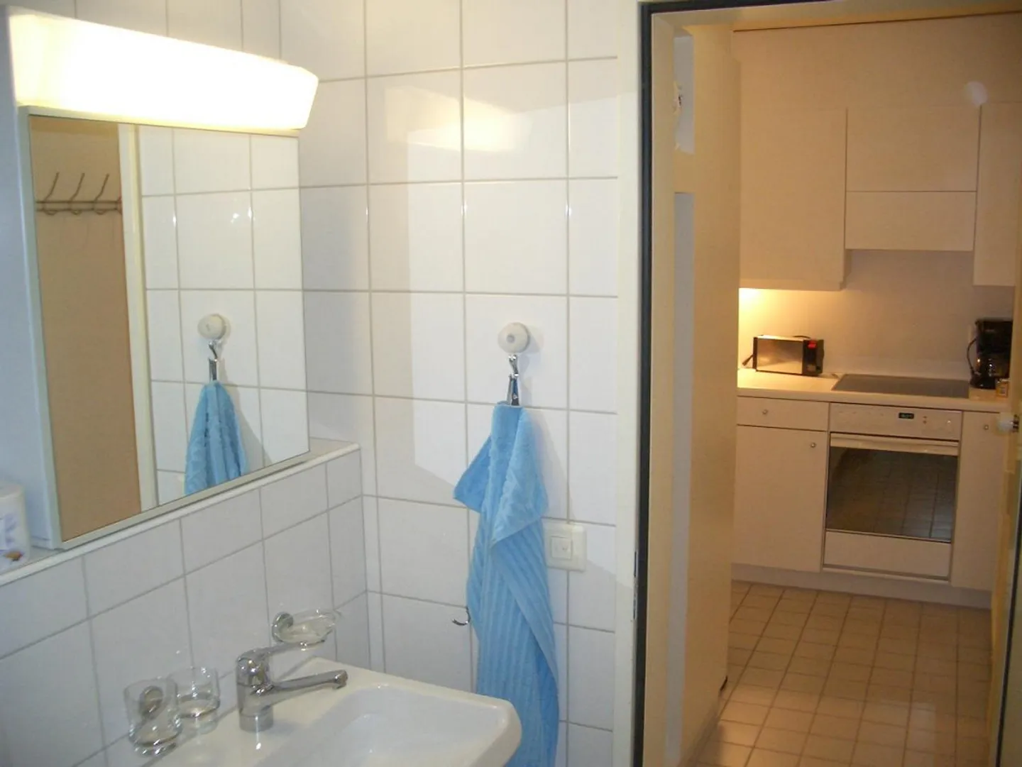 Zentral gelegenes möbliertes Apartment - Foto 7 von 8