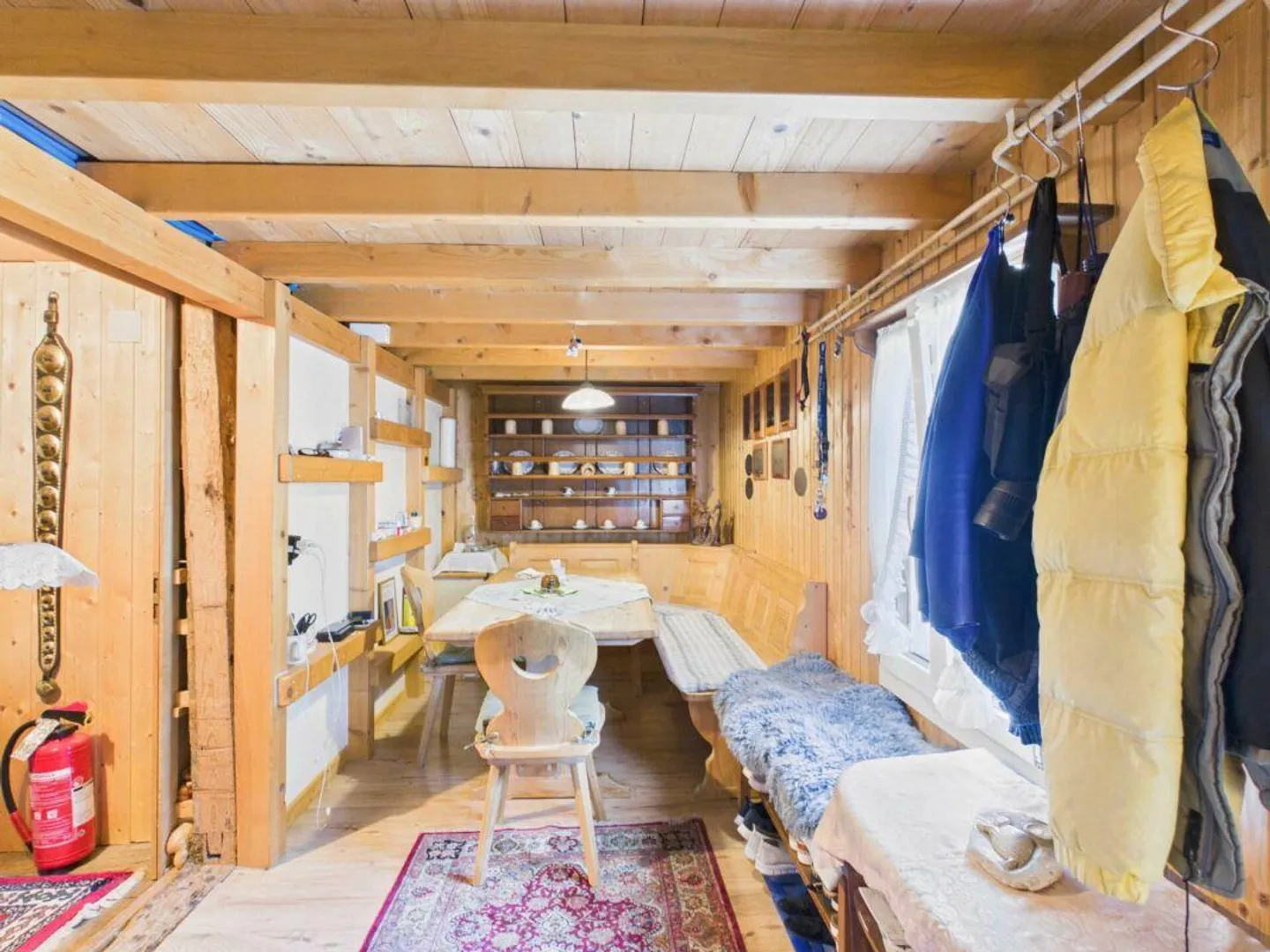 Maison résidentielle avec grand biotope, garage et deux bâtiments polyvalents - Photo 8 sur 15