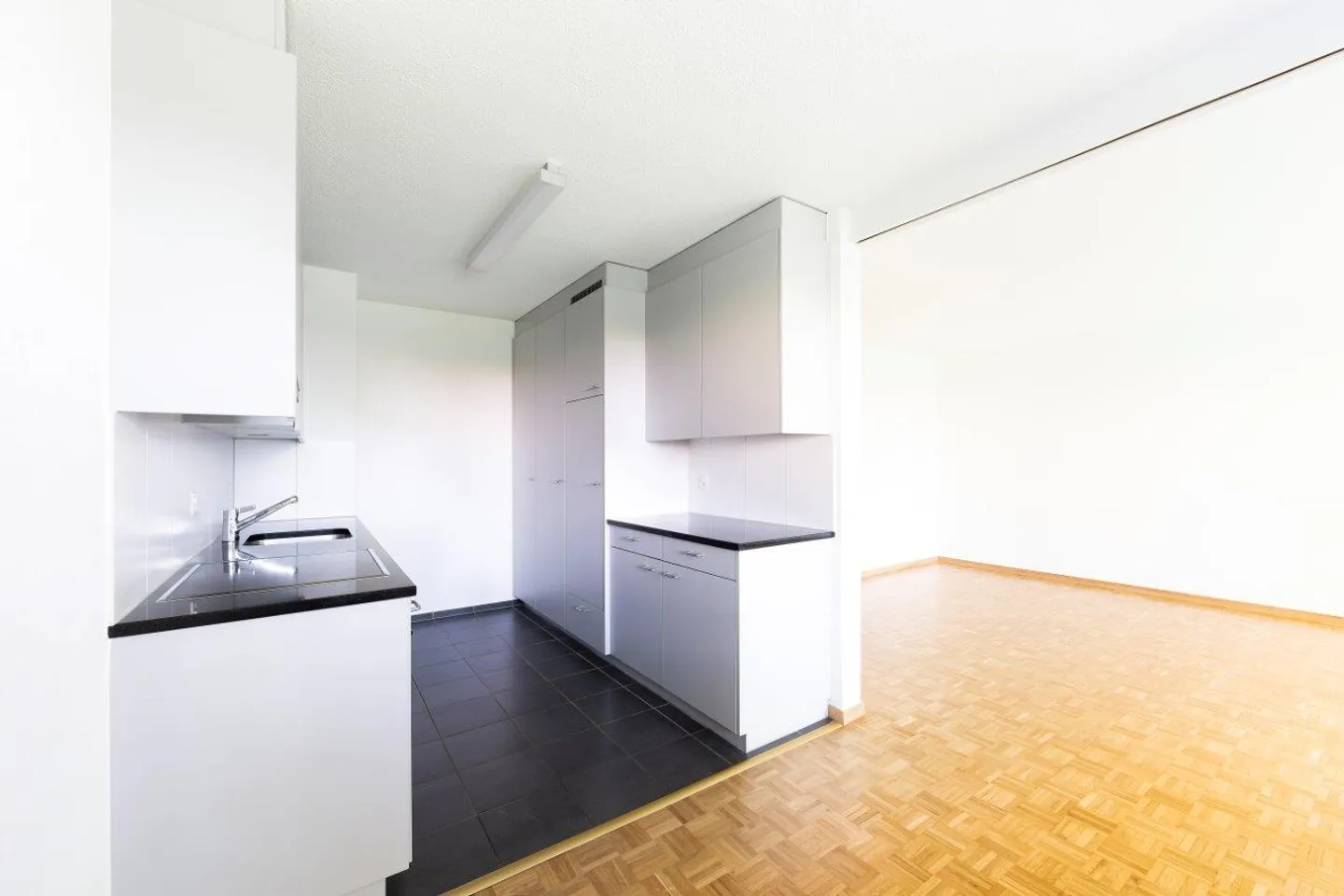 Apartment for rent - Photo 3 of 9