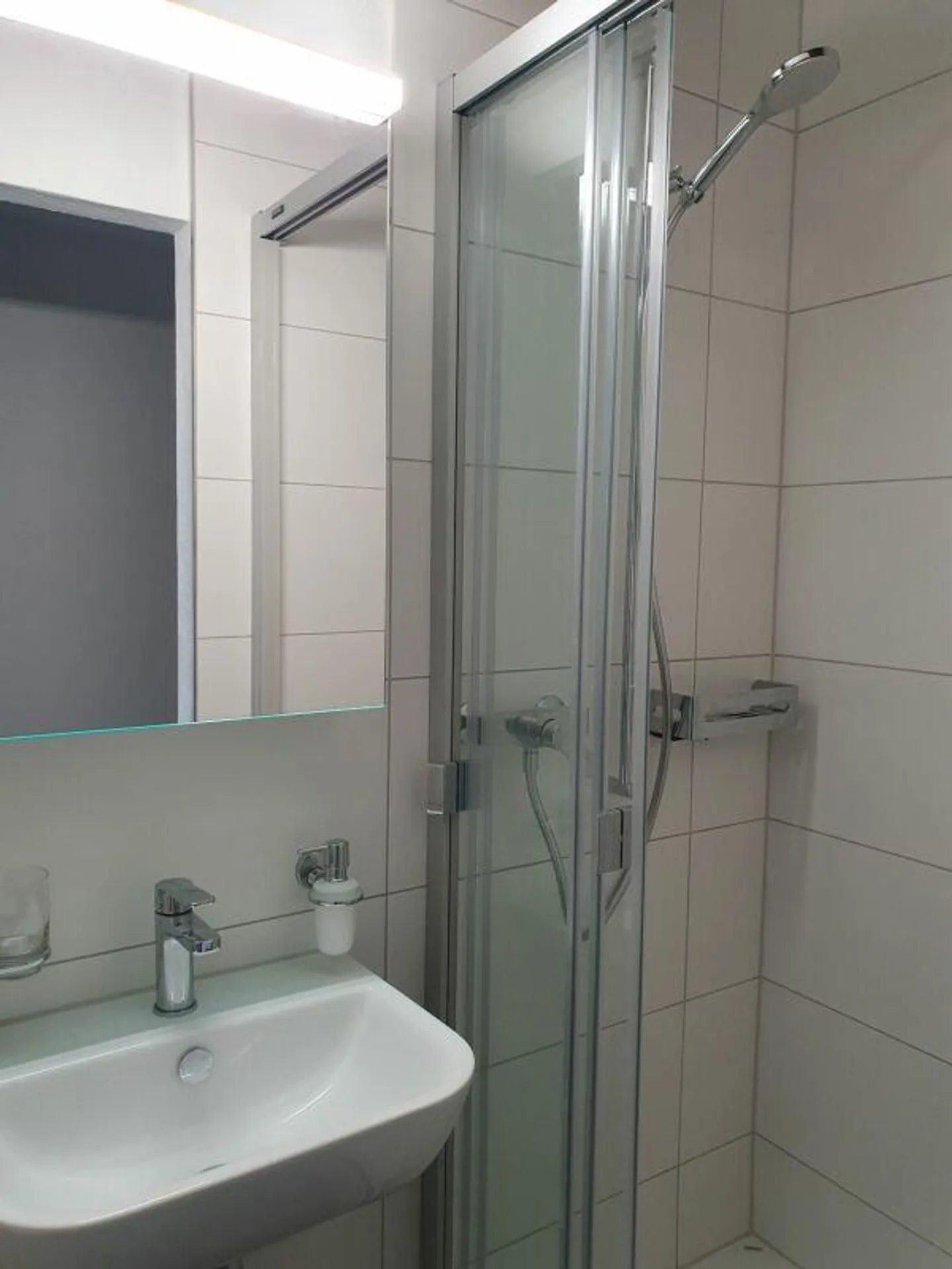 Studentenzimmer oder Homeofficeraum sucht Bewohner - Foto 3 von 3