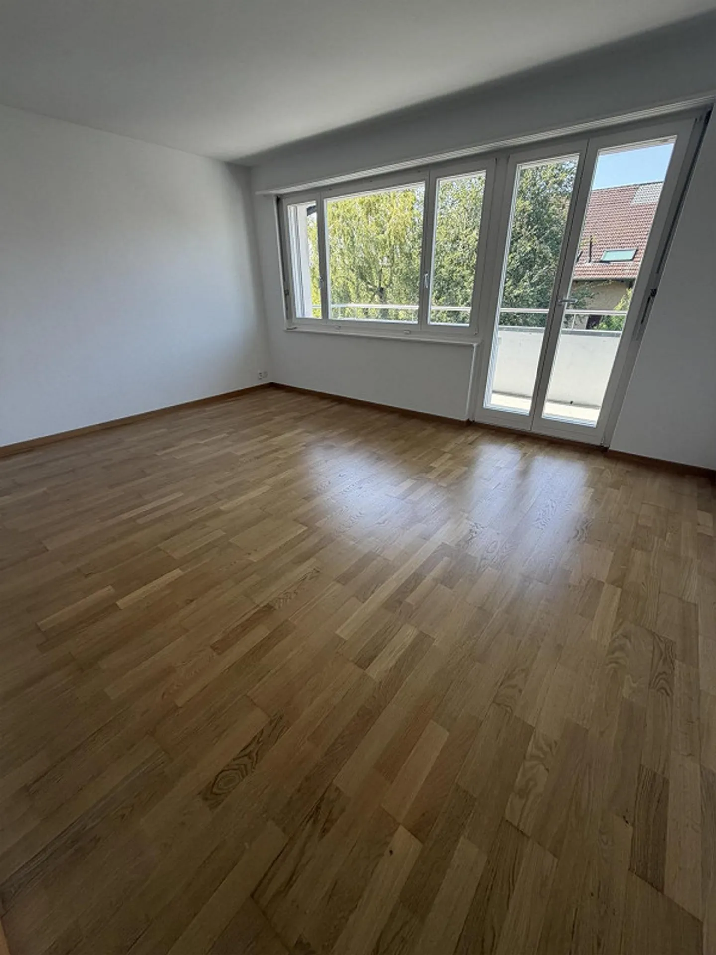 Appartement lumineux 4 pièces avec balcon - Photo 3 sur 11